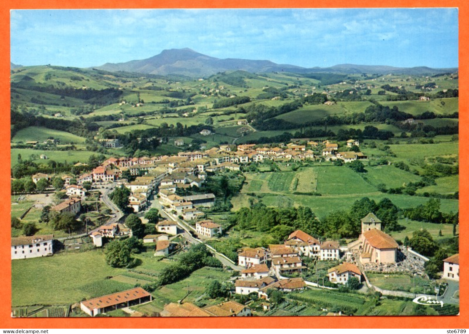 64 ESPELETTE Vue Générale Aérienne Village Au Fond Rhune Pays Basque CIM Carte Vierge TBE - Espelette