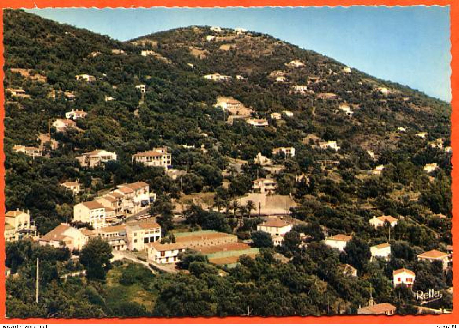 83 LE RAYOL Le Centre De La Station Dentelée Carte Vierge TBE - Rayol-Canadel-sur-Mer