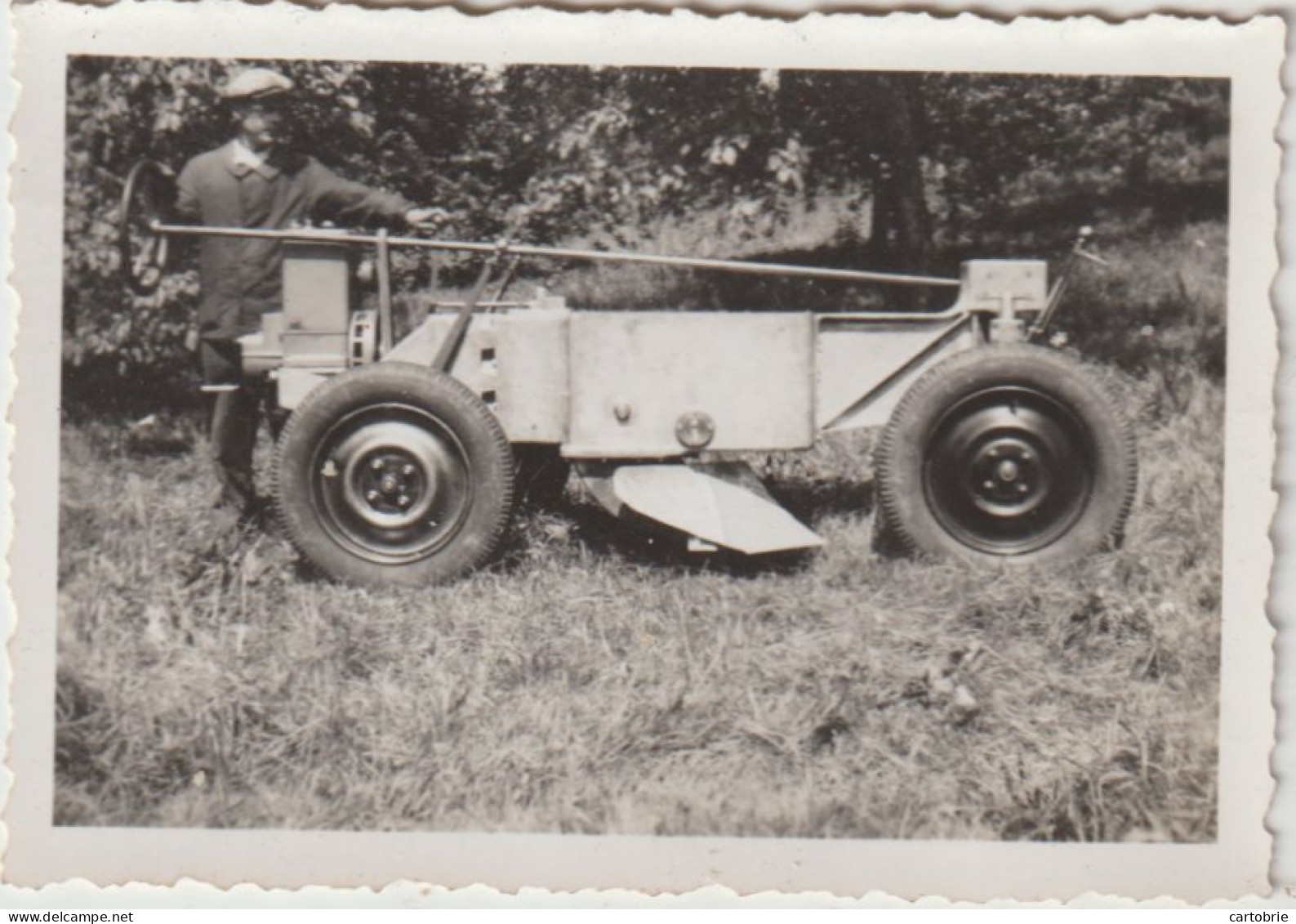 Engin Agricole Motorisé Ancien - PHOTO Originale 6 X 8,7 Cm - (faucheuse, Tondeuse ?) - Traktoren