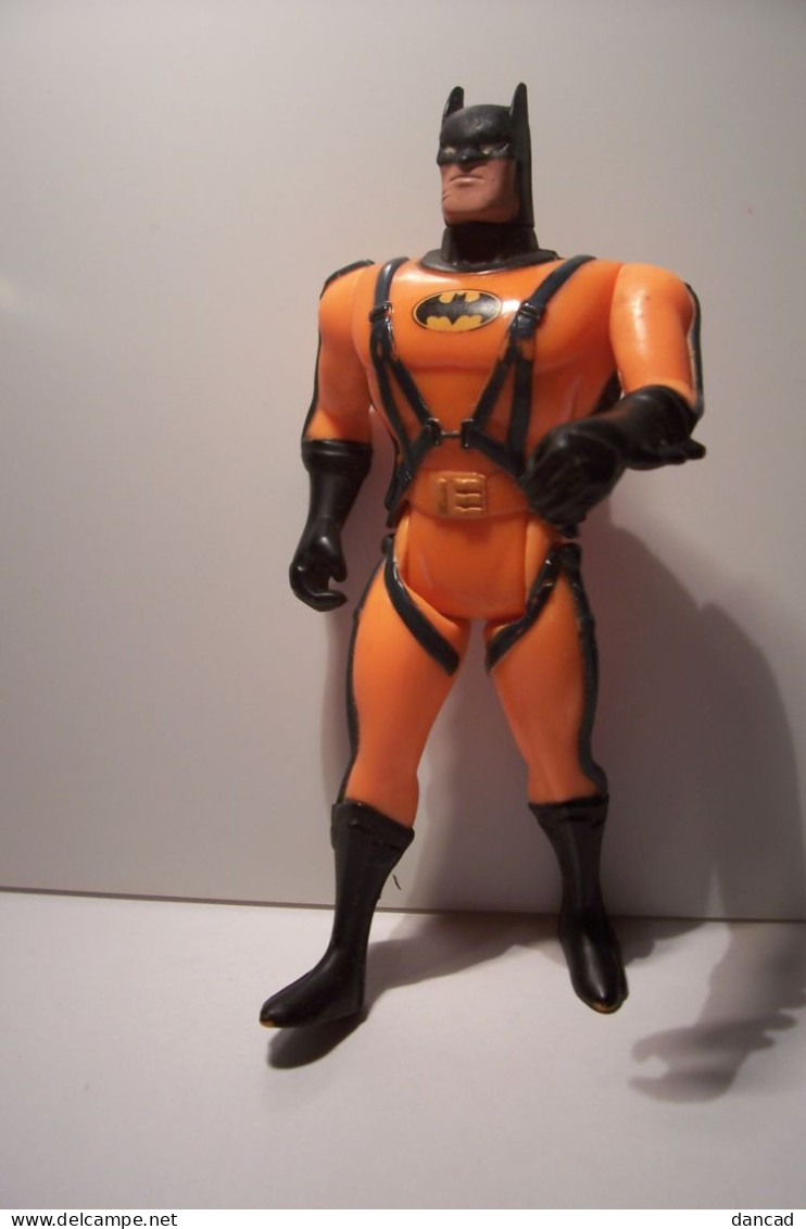 BATMAN  -( Articulé )  - Figurine  DC Comics  1993  - ORANGE  - - Batman