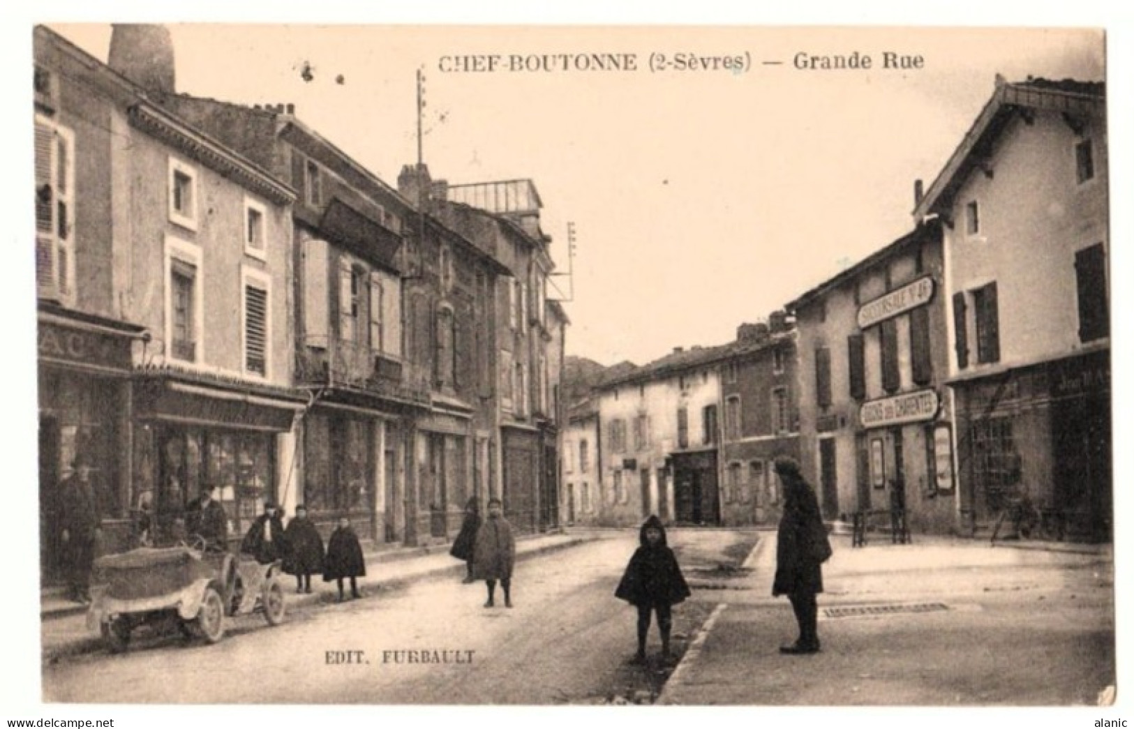 CPA-79 LES 2 SEVRES- CHEF-BOUTONNE - Grande Rue - Vieille Voiture Décapotable - Docks Des Charentes - Animé - Chef Boutonne