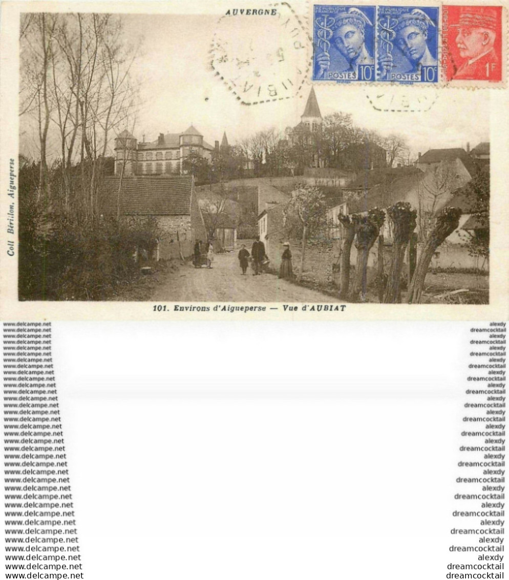 WW 63 AUBIAT. Personnages à L'Entrée Du Village Vers 1942 - Aigueperse