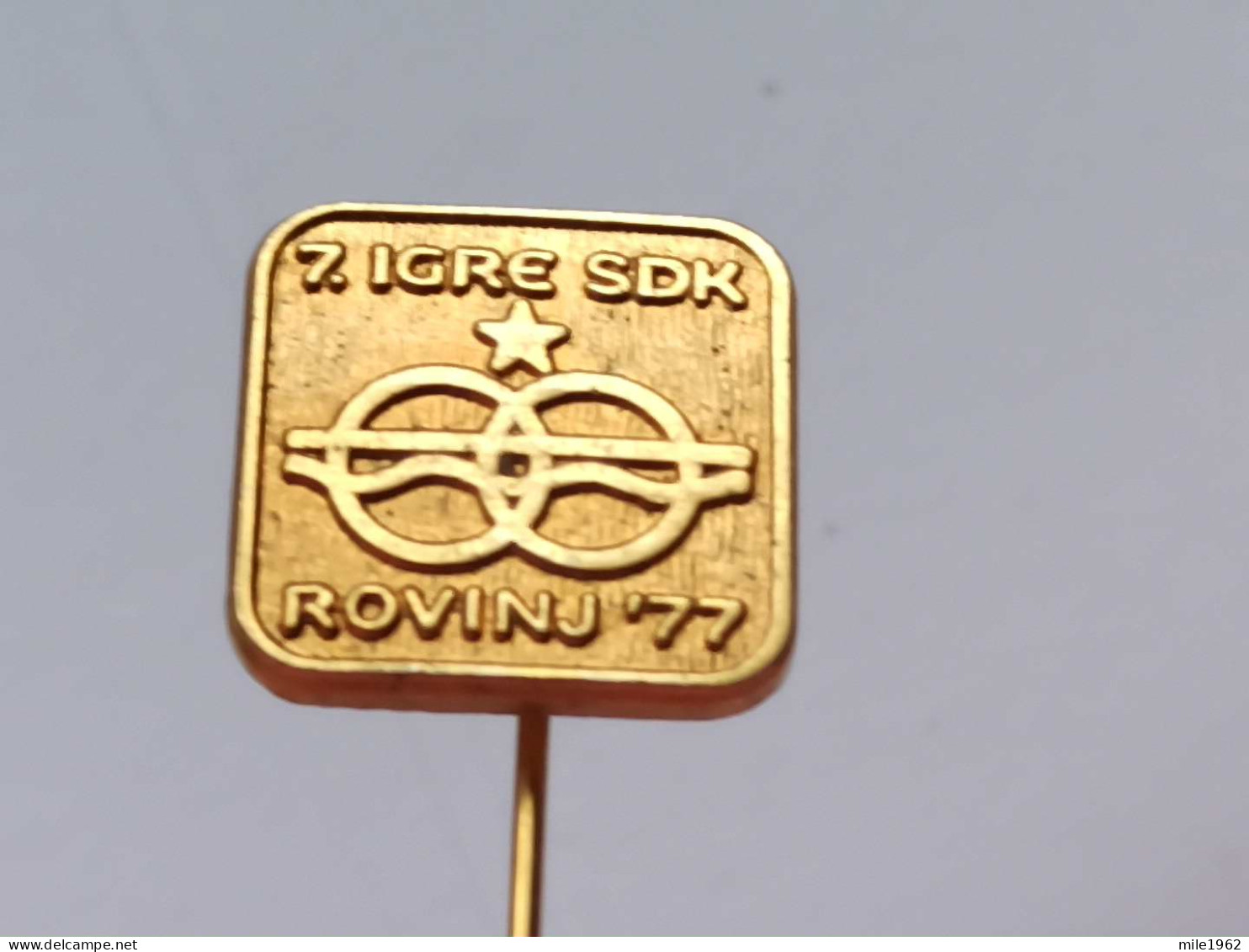 BADGE Z-51-9 - Athlétisme, Athletics, Athletic, WORKERS 'SPORTS GAMES, JEUX DE SPORT POUR TRAVAILLEURS, ROVINJ - Atletica