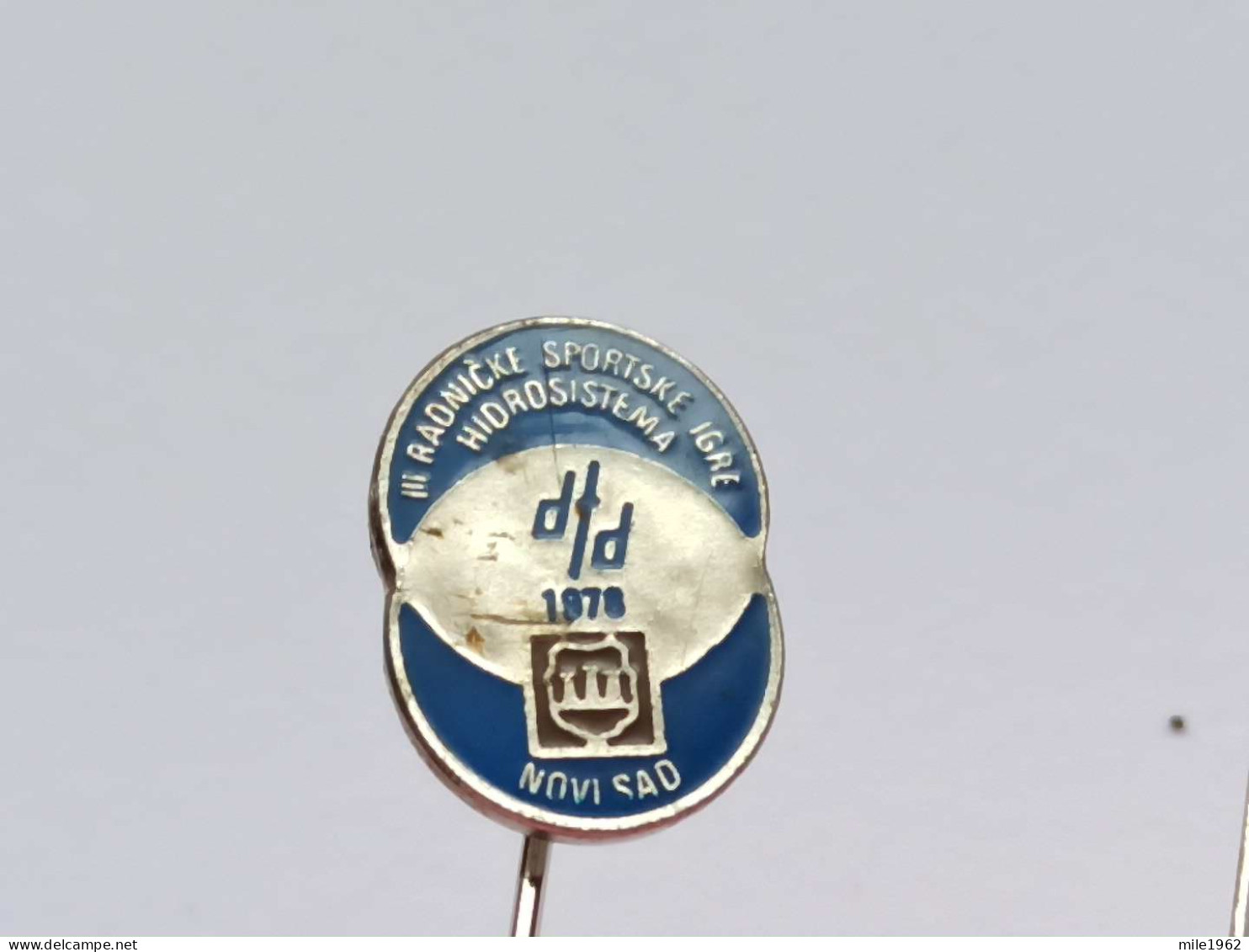 BADGE Z-51-9 - Athlétisme, Athletics, Athletic, WORKERS SPORT TOURNAMENT NOVI SAD, HYDROSYSTEM, HYDROSYSTÈME - Athletics