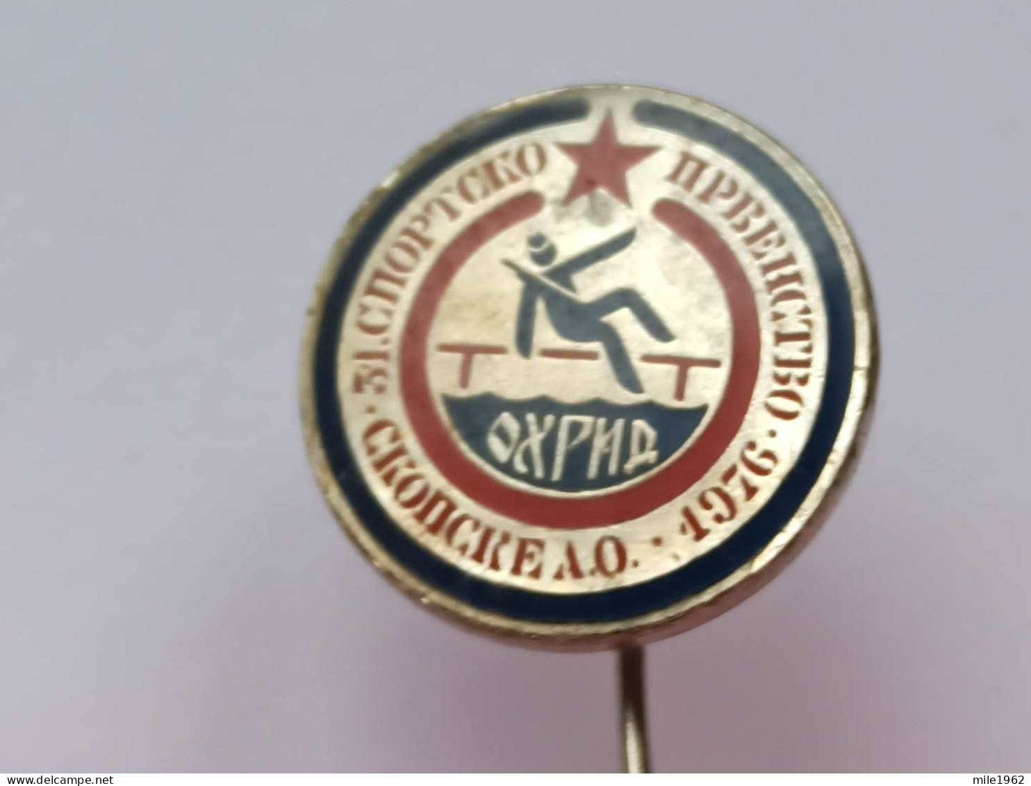 BADGE Z-51-10- Athlétisme, Athletics, Athletic, SKOPJE, JEUX SPORTIFS DE L'ARMEE YOUGOSLAVE, YUGOSLAV ARMY SPORTS GAMES - Atletismo