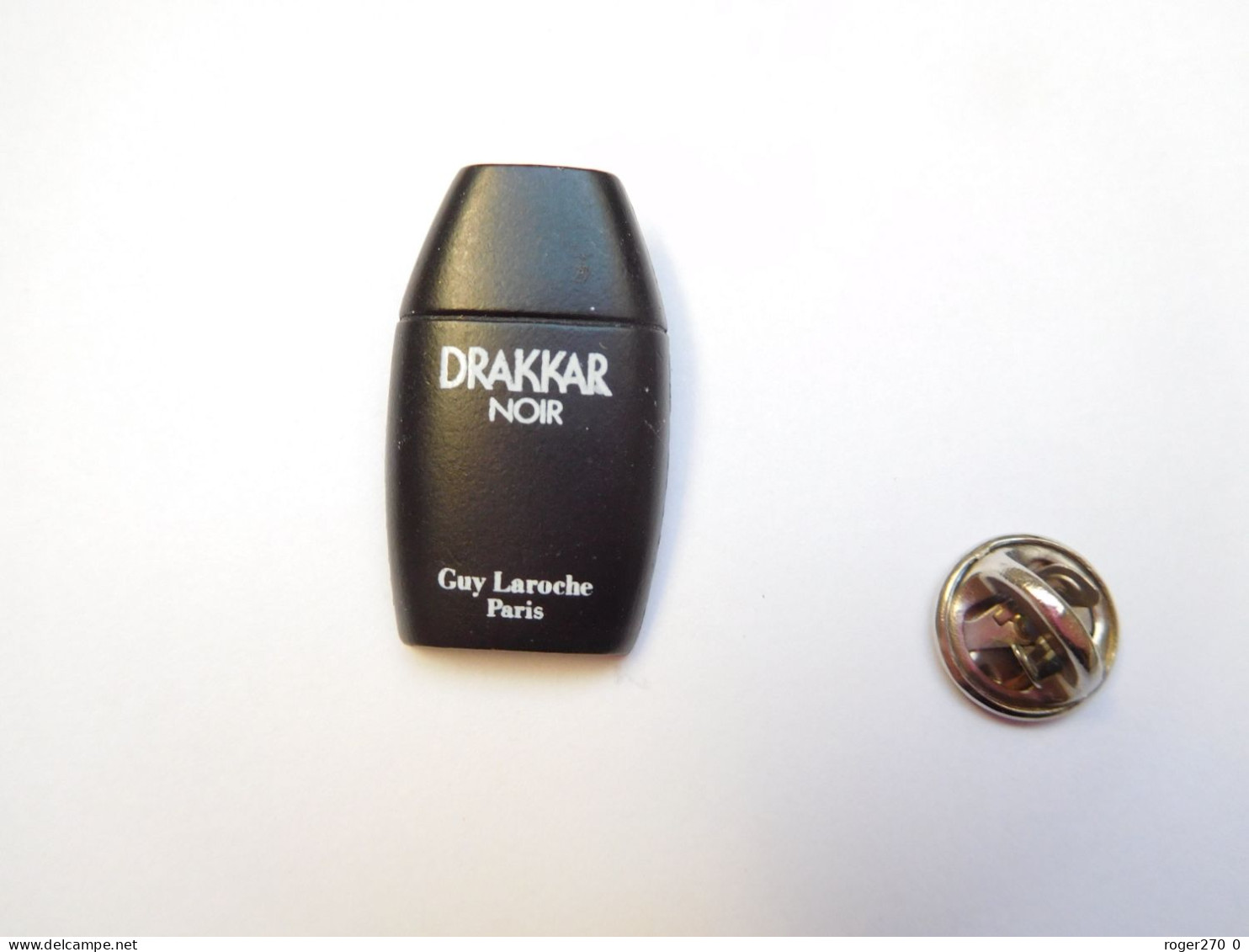 Superbe Pin's En Relief , Parfum , Drakkar Noir De Guy Laroche - Parfums