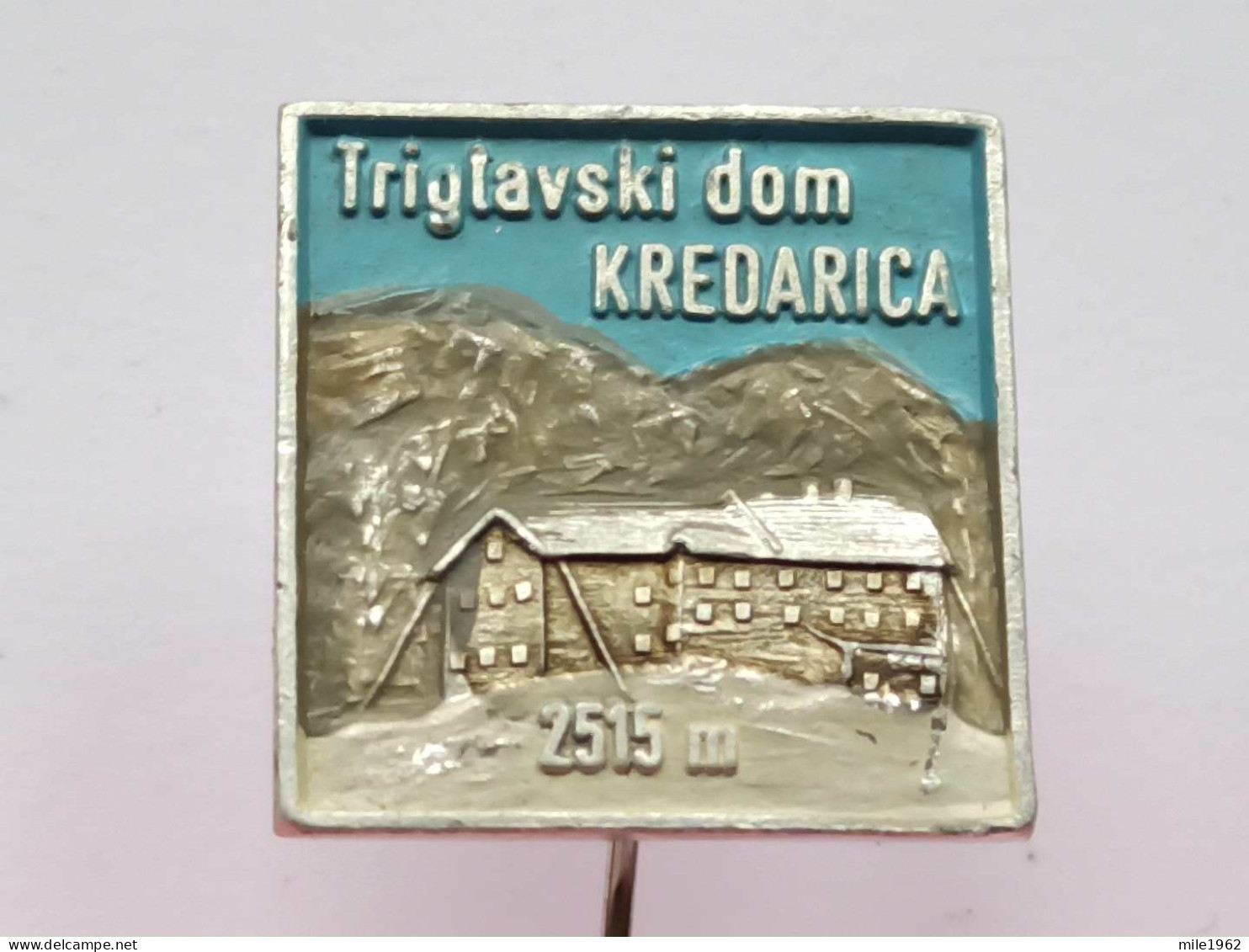 BADGE Z-74-2 - ALPINISM, Mountain, Mountaineering, TRIGLAVSKI DOM KREDARICA, TRIGLAV, SLOVENIA - Alpinisme