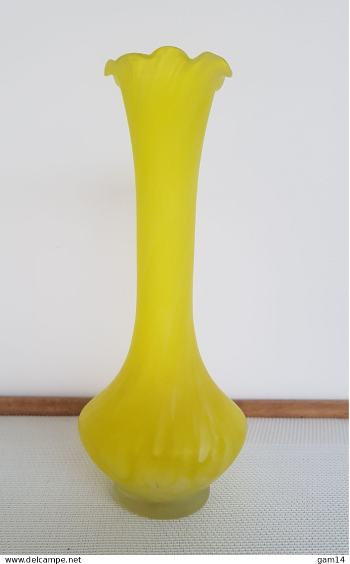 Joli Vase En Verre Marbré Jaune Et Blanc. Parfait état. - Jarrones