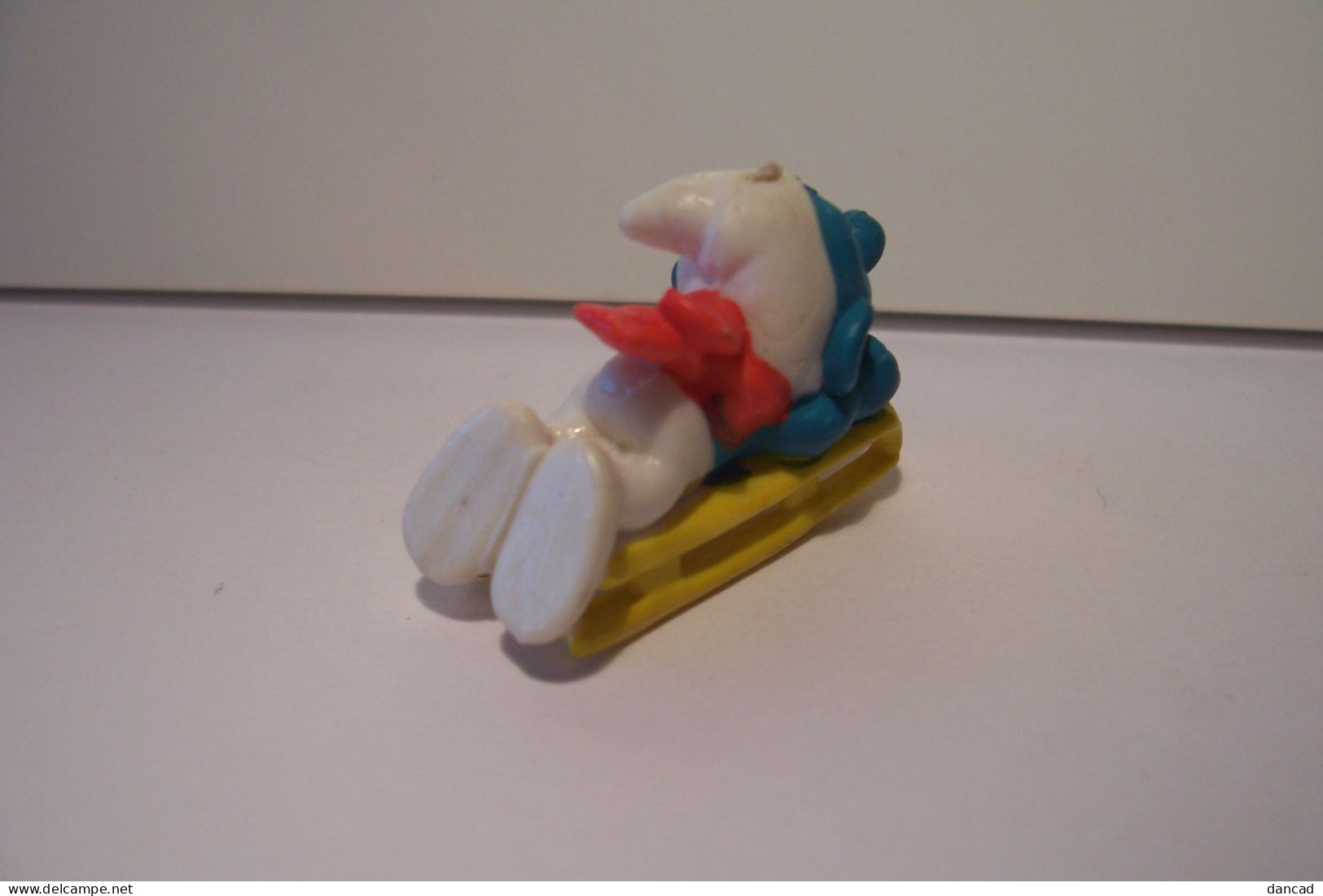 SCHTROUMPFS   - Figurine  PEYO   1990 - SCHTROUMPF   - ( Petite Taille )  - LUGE  - Sports D'Hiver - - I Puffi