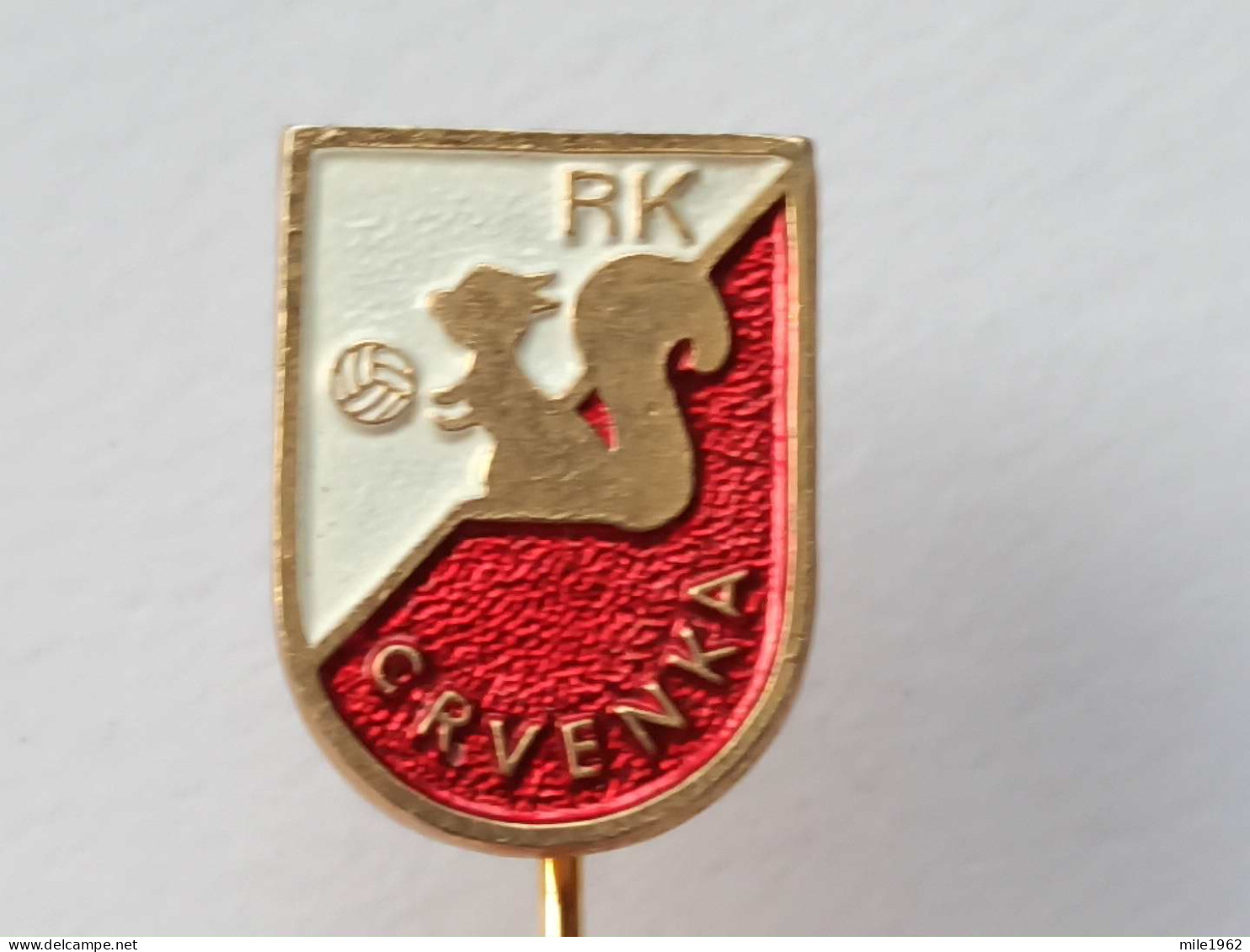 BADGE Z-88-1 - RUKOMET, HANDBALL CLUB, CRVENKA, SERBIA, ÉCUREUIL, SQUIRREL, VEVERICA - Pallamano