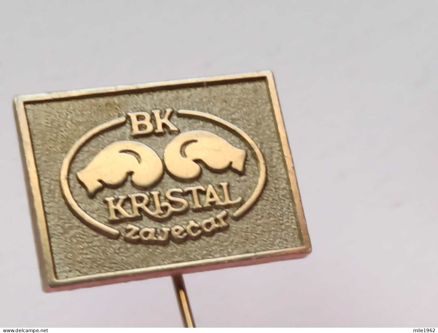 BADGE Z-64-2- BOX, BOXING CLUB KRISTAL ZAJECAR, SERBIA - Boxen