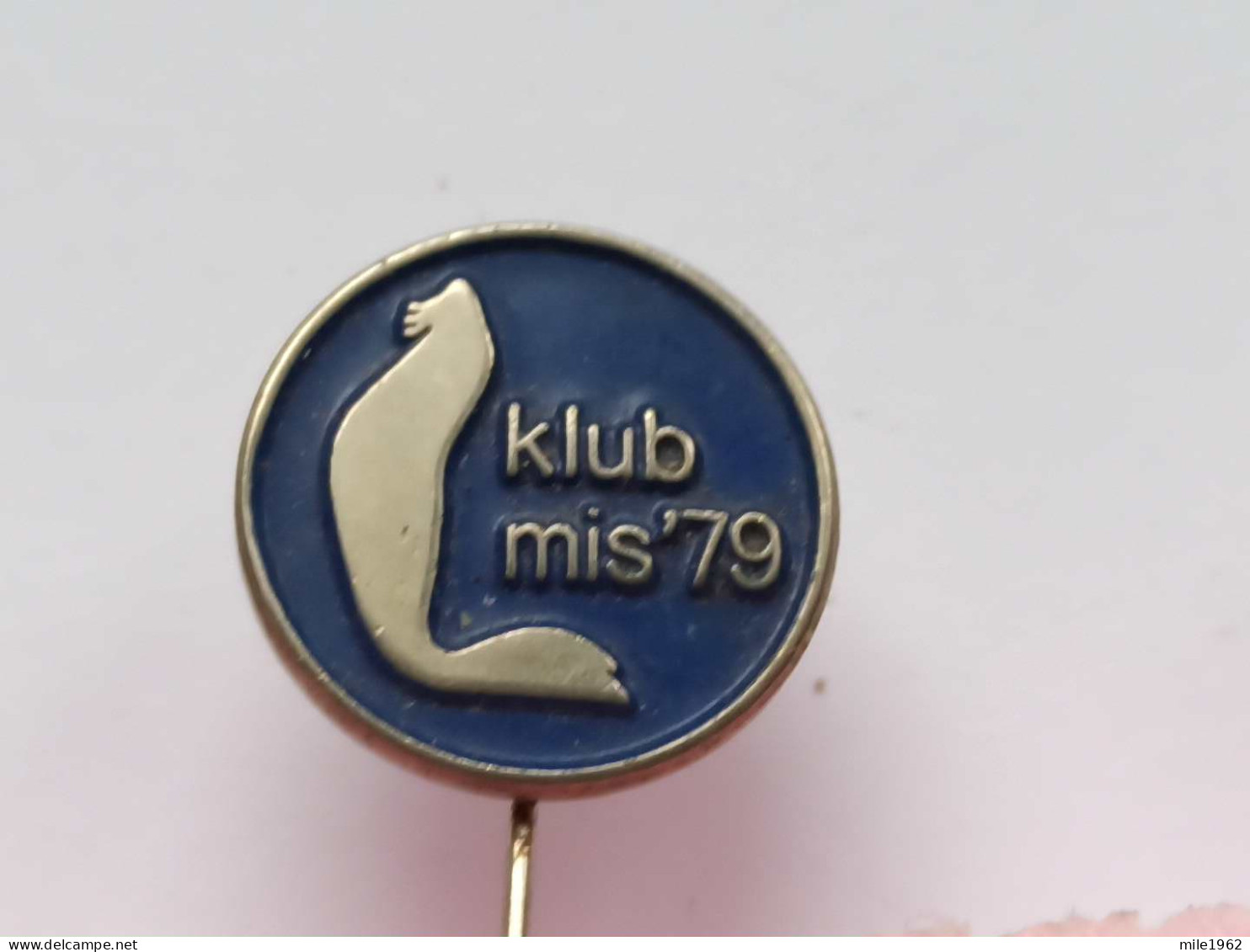 BADGE Z-64-2- SWIMMING  NATATION , KLUB MIS 79 - Natation