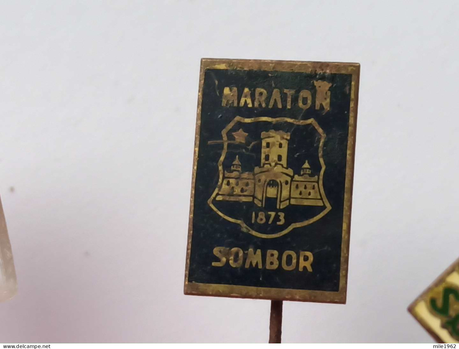 BADGE Z-64-2- Athlétisme, Athletics, Athletic, MARATON SOMBOR, PIN YUGOSLAVIA - Gymnastics