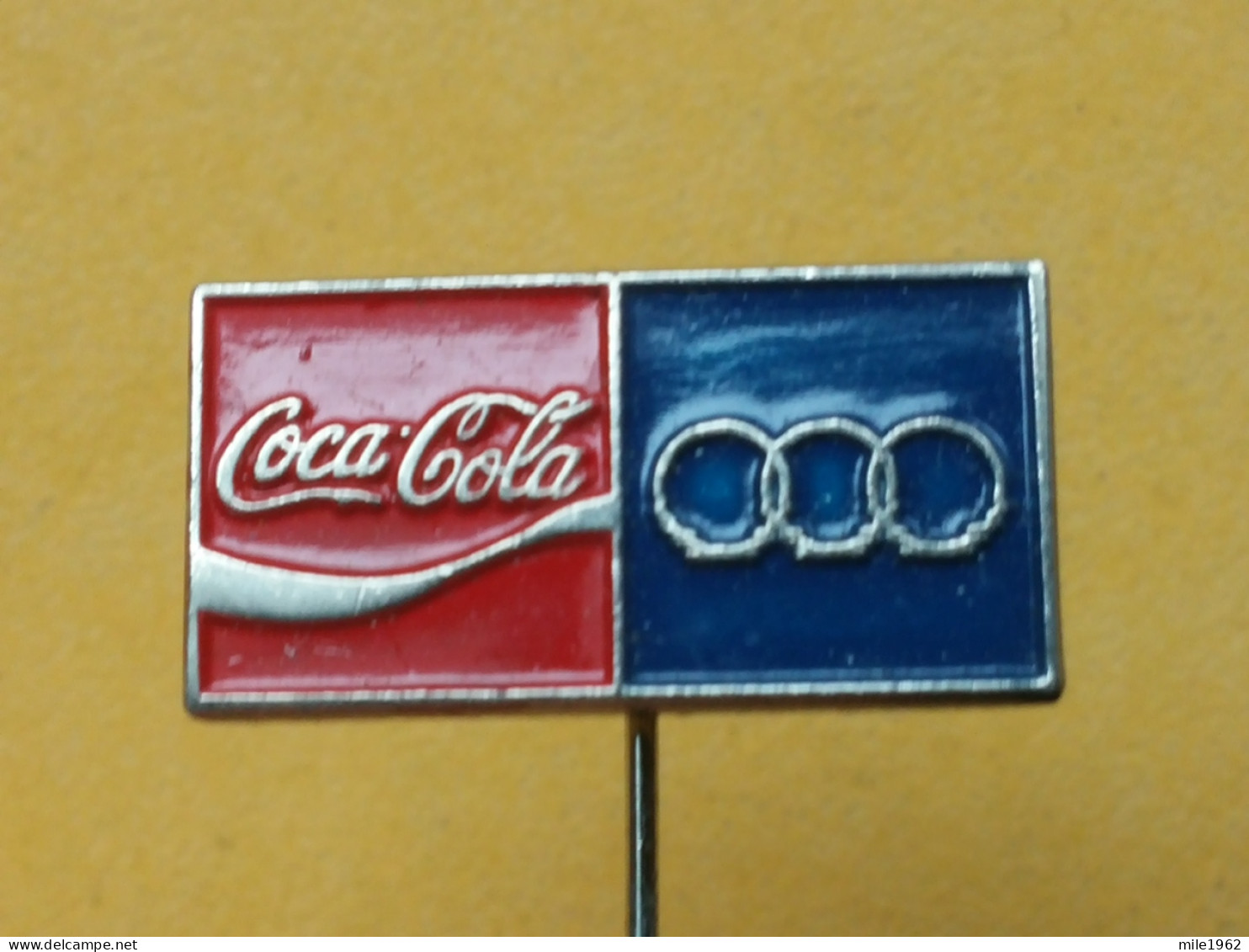 BADGE Z-42-1 - COCA COLA - MEDITERRANEAN GAMES GAMES - Coca-Cola