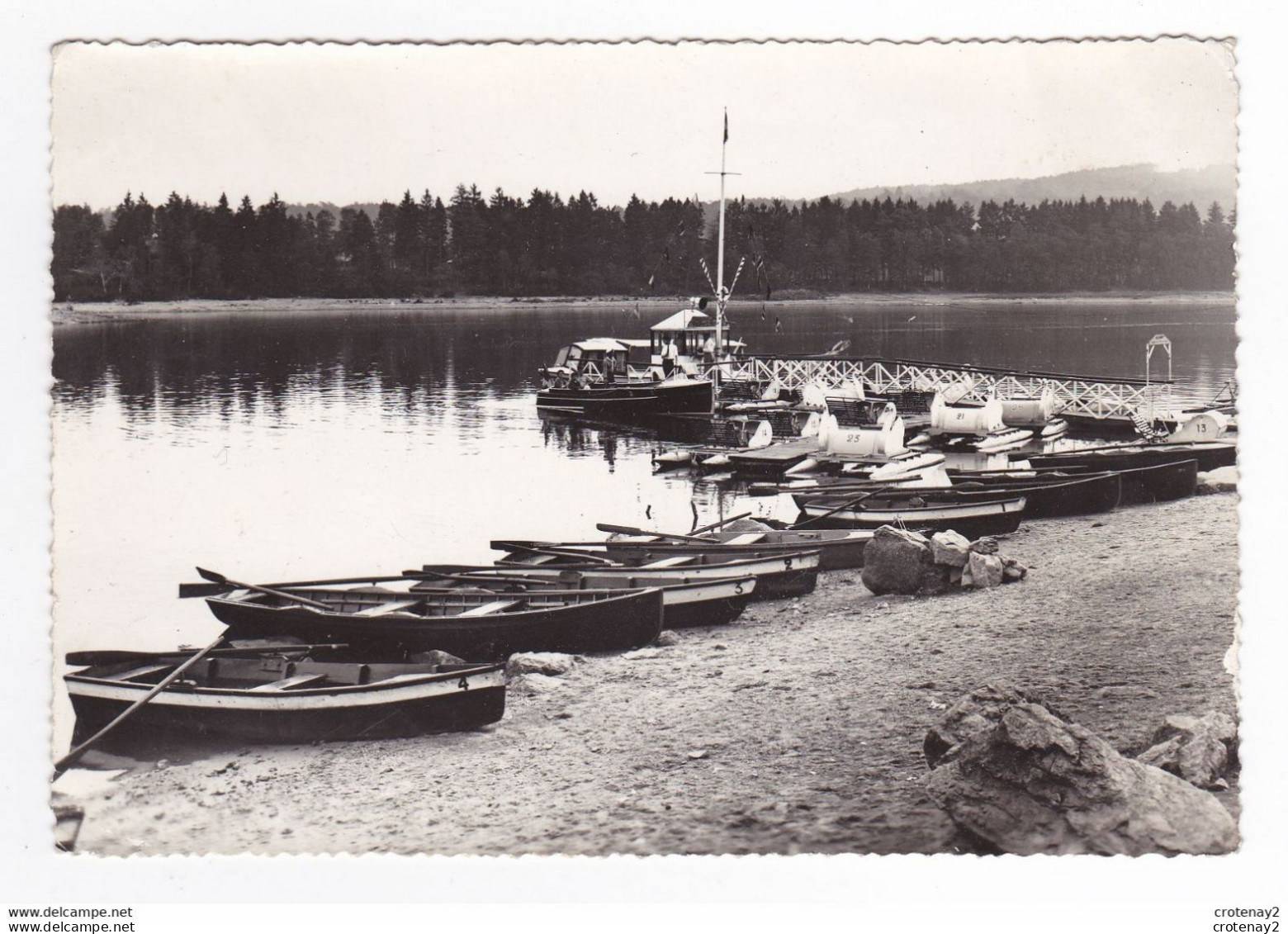 58 Le Lac Des Settons Vers Montsauche Un Quai D'embarquement De Vedettes Barques Et Pédalos En 1957 - Montsauche Les Settons