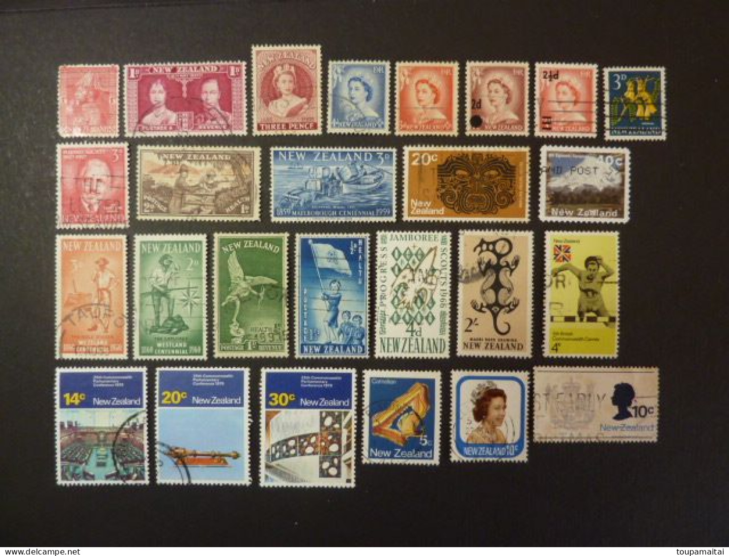 NOUVELLE-ZELANDE, années entre 1926 et 1966 1956-59, LOT de 48 TIMBRES NEUFS et OBLITERES (voir photos)