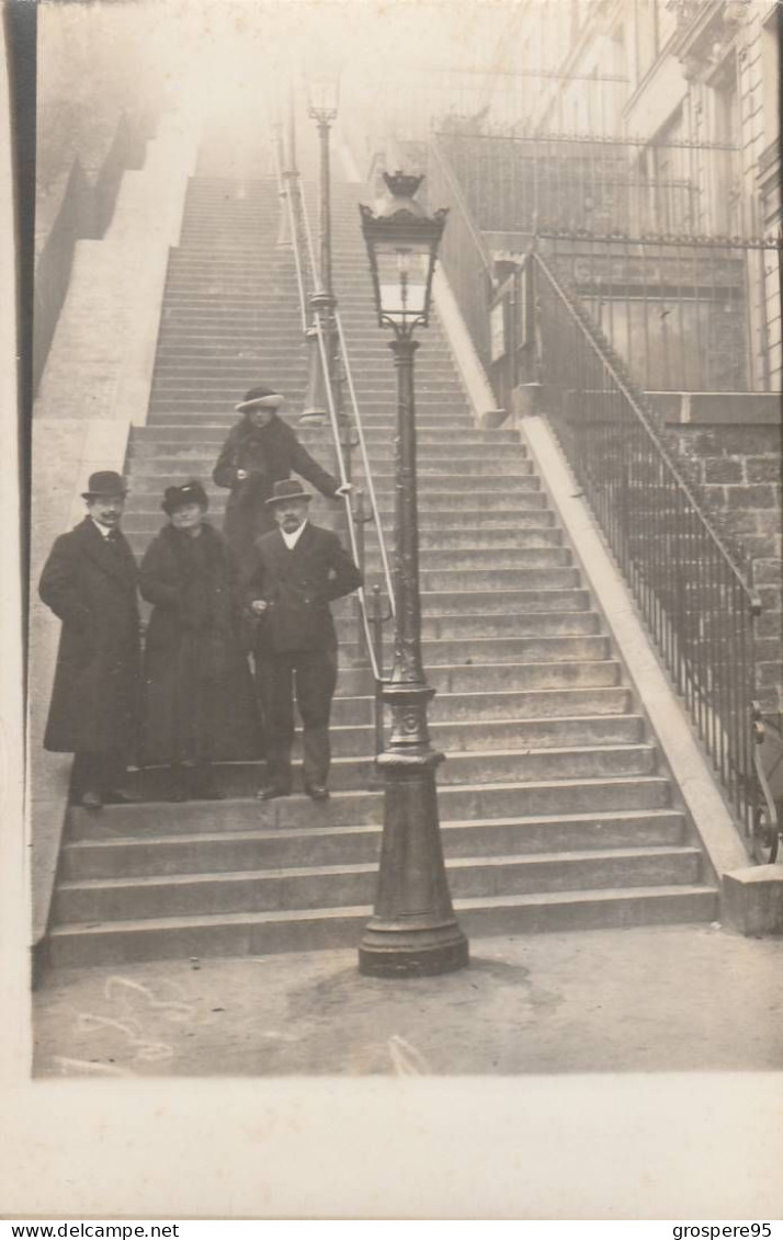 CARTE PHOTO PARIS MONTMARTRE ESCALIER MULLER MONTEE AU SACRE COEUR HOMMES FEMMES - Other & Unclassified