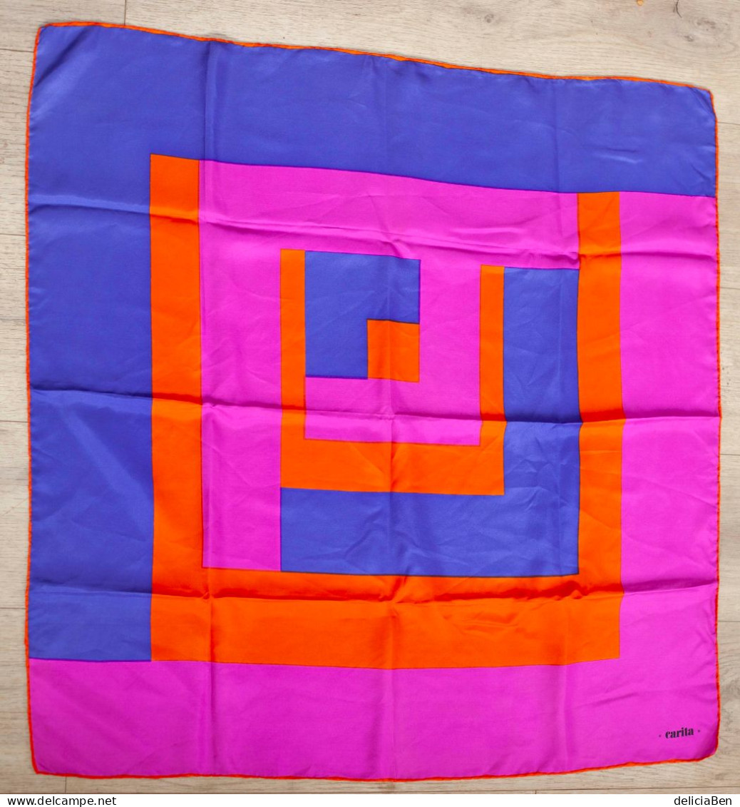 CARITA Carré 77cm, En Twill De Soie Sur Trois Tons Absolus. Orange Vif, Rose Fuschia Et Bleu Klein - Foulards