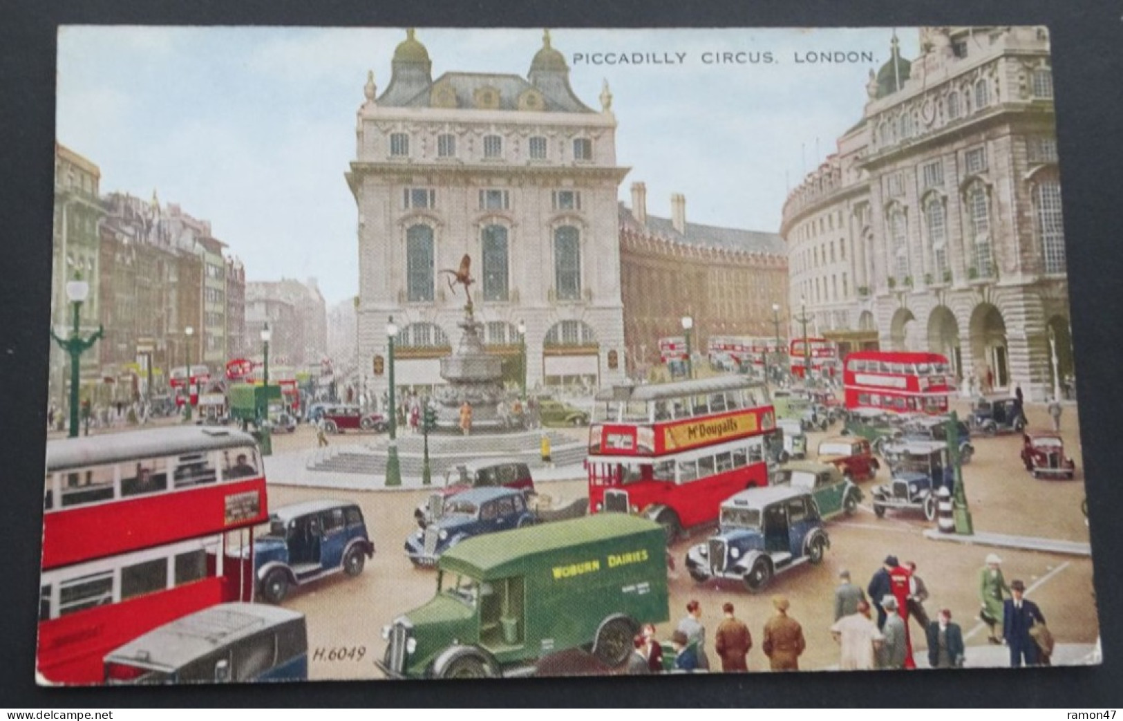 London - Piccadilly Circus - "Valesque" Postcard - Valentine & Sons, Dundee And London - Piccadilly Circus