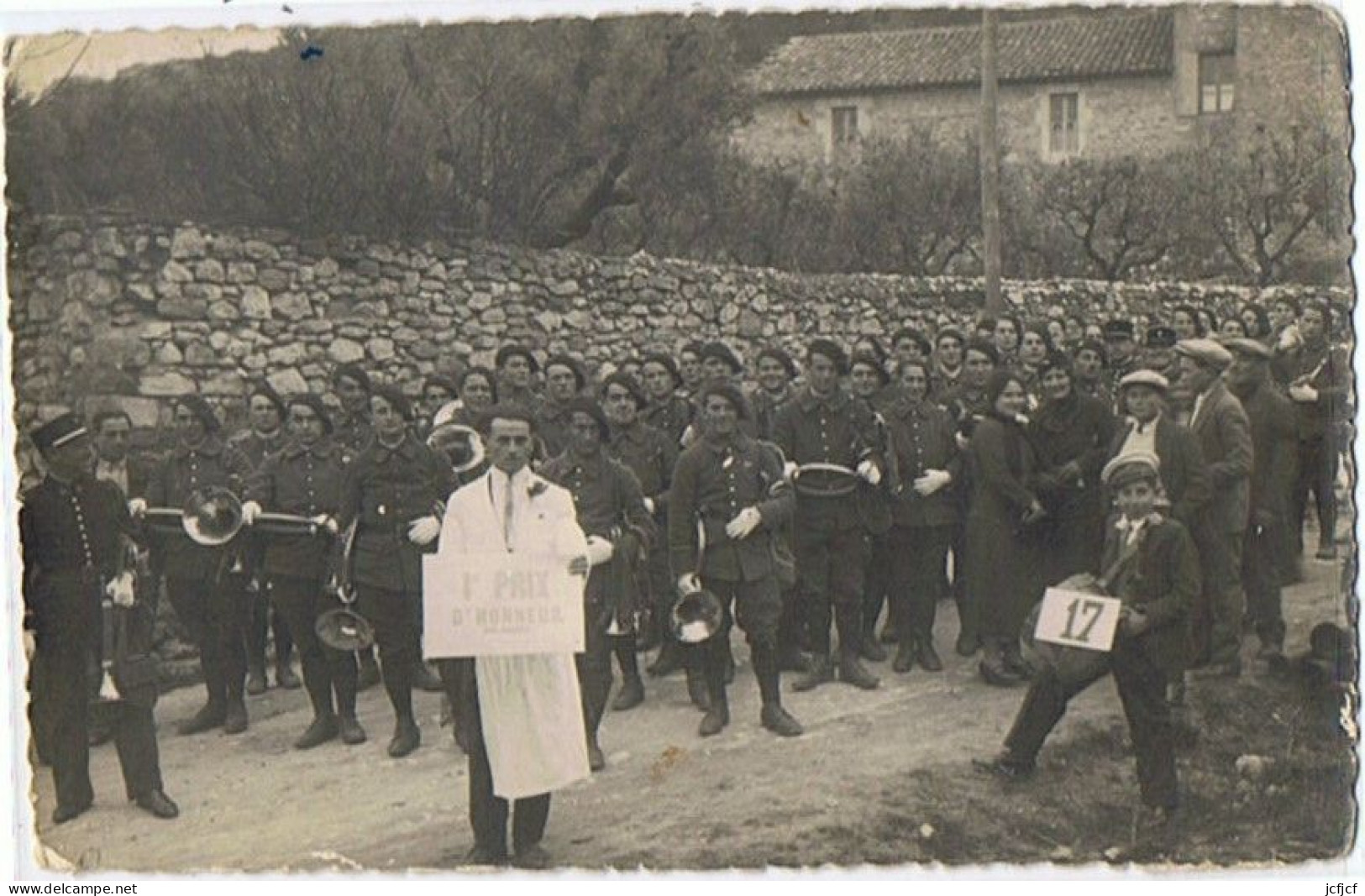 Cpa..84..ROBION..VAUCLUSE..CORSO..MILITAIRES..FANFARE - Robion