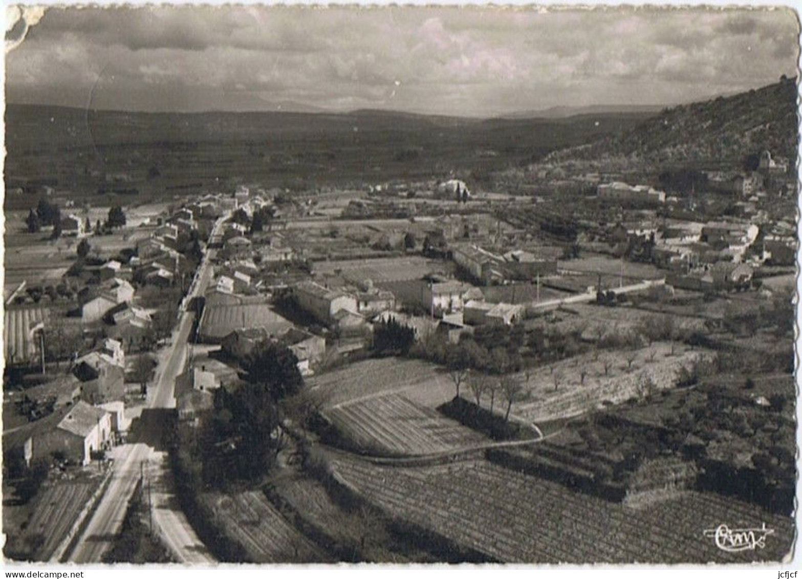 CPM..84..ROBION..VAUCLUSE..VUE AERIENNE SUR LE QUARTIER ST ROCH - Robion