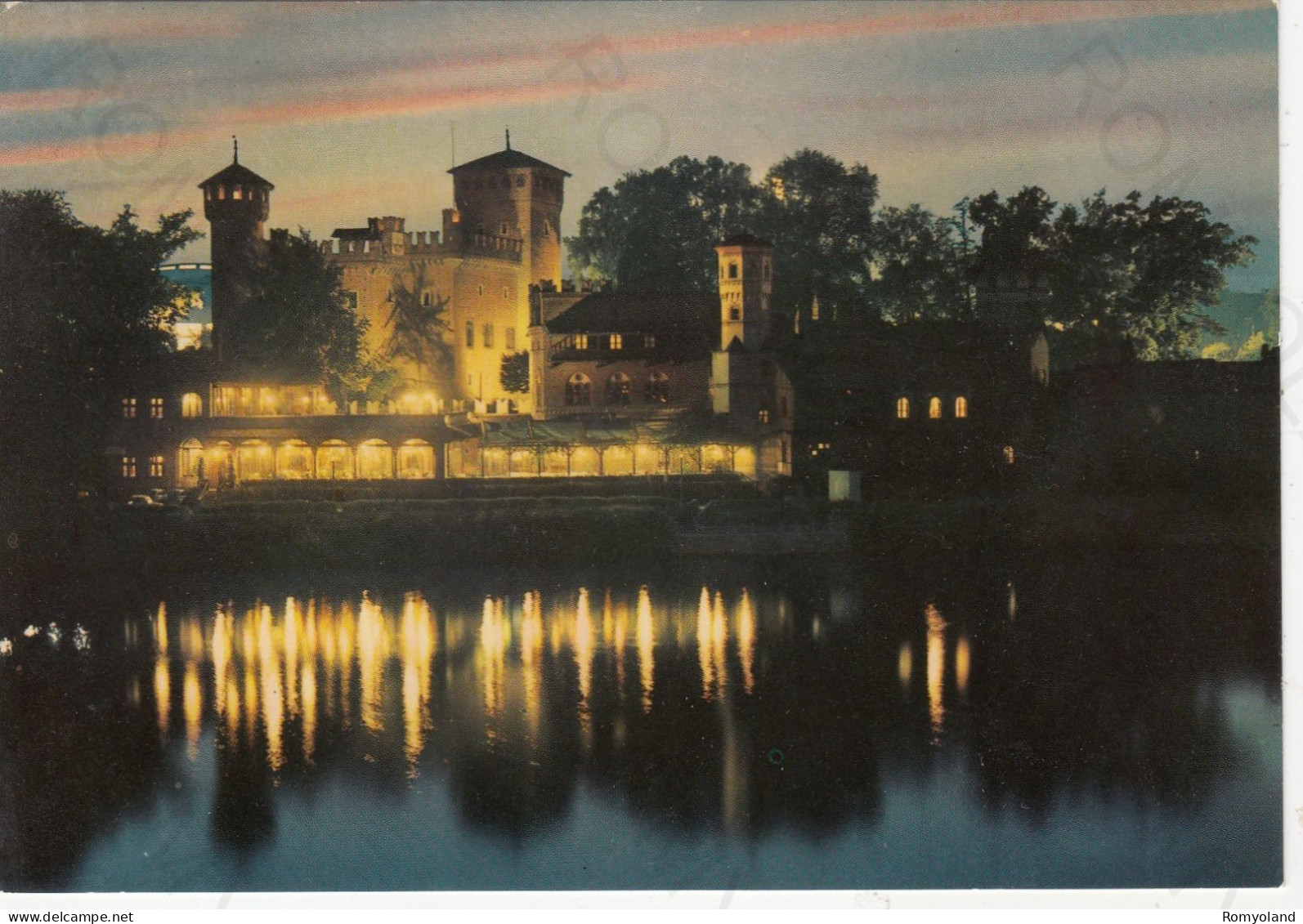 CARTOLINA  TORINO,PIEMONTE-CASTELLO MEDIOEVALE E FIUME PO-STORIA,CULTURA,MEMORIA,RELIGIONE,BELLA ITALIA,NON VIAGGIATA - Castello Del Valentino