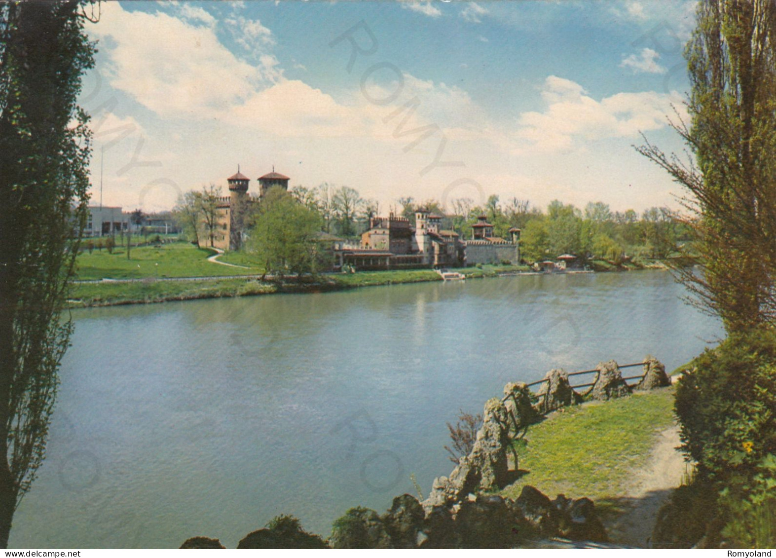 CARTOLINA  TORINO,PIEMONTE-IL PO AL CASTELLO MEDIOEVALE-STORIA,CULTURA,MEMORIA,RELIGIONE,BELLA ITALIA,NON VIAGGIATA - Castello Del Valentino