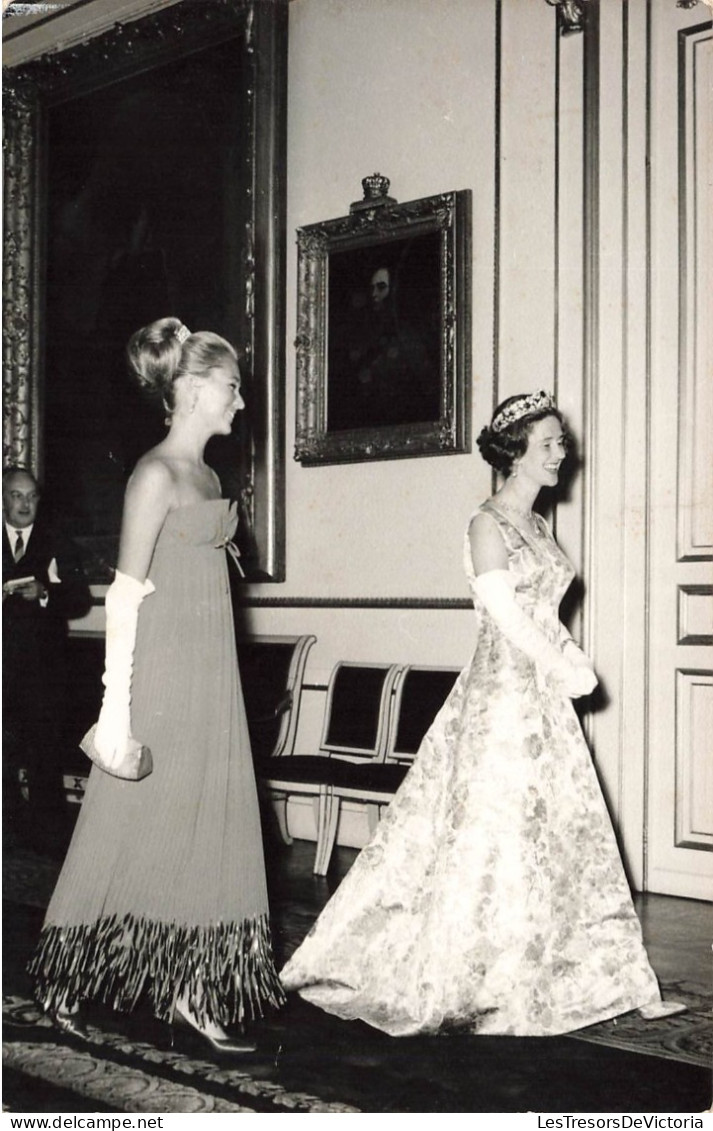 FAMILLES ROYALES - La Reine Elizabeth II Et Mamie Eisenhower - Carte Postale Ancienne - Royal Families