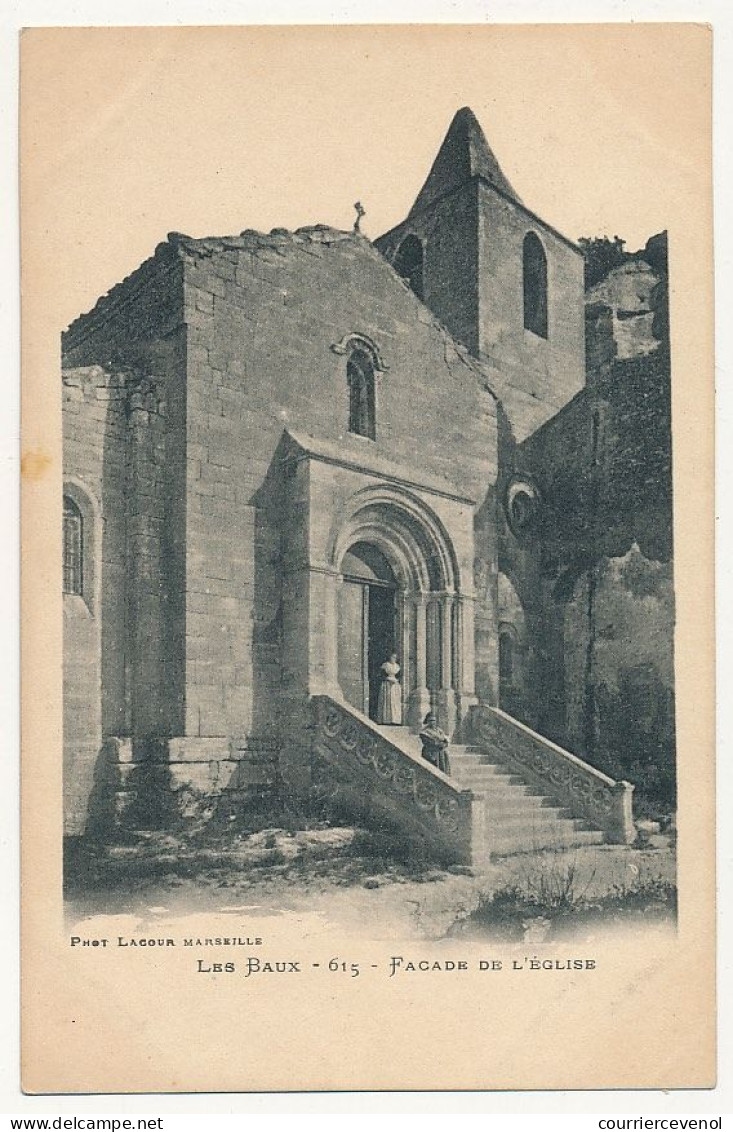 5 CPA - Les BAUX... (B du R) - Chapelle des Tremaié, Eglise St Vincent, Facade Eglise, rue de l'Eglise, Vue des Remparts
