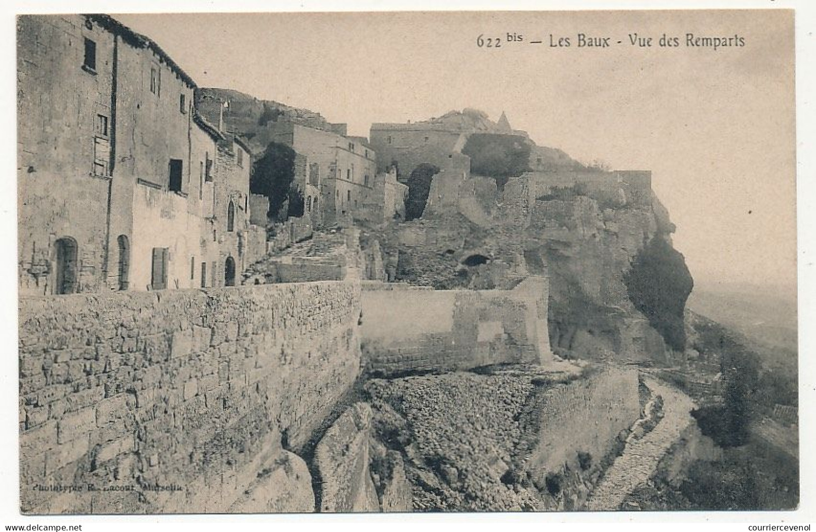 5 CPA - Les BAUX... (B du R) - Chapelle des Tremaié, Eglise St Vincent, Facade Eglise, rue de l'Eglise, Vue des Remparts