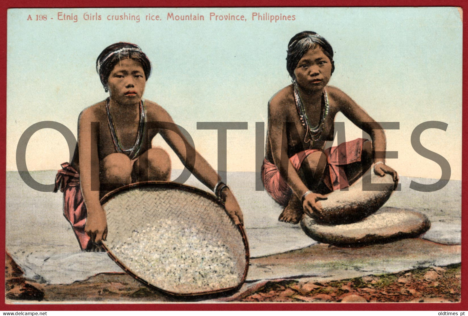 PHILIPPINES  - ETNIG GIRLS CRUSHING RICE - MOUNTAIN PROVINCE - 1915 PC - Philippines