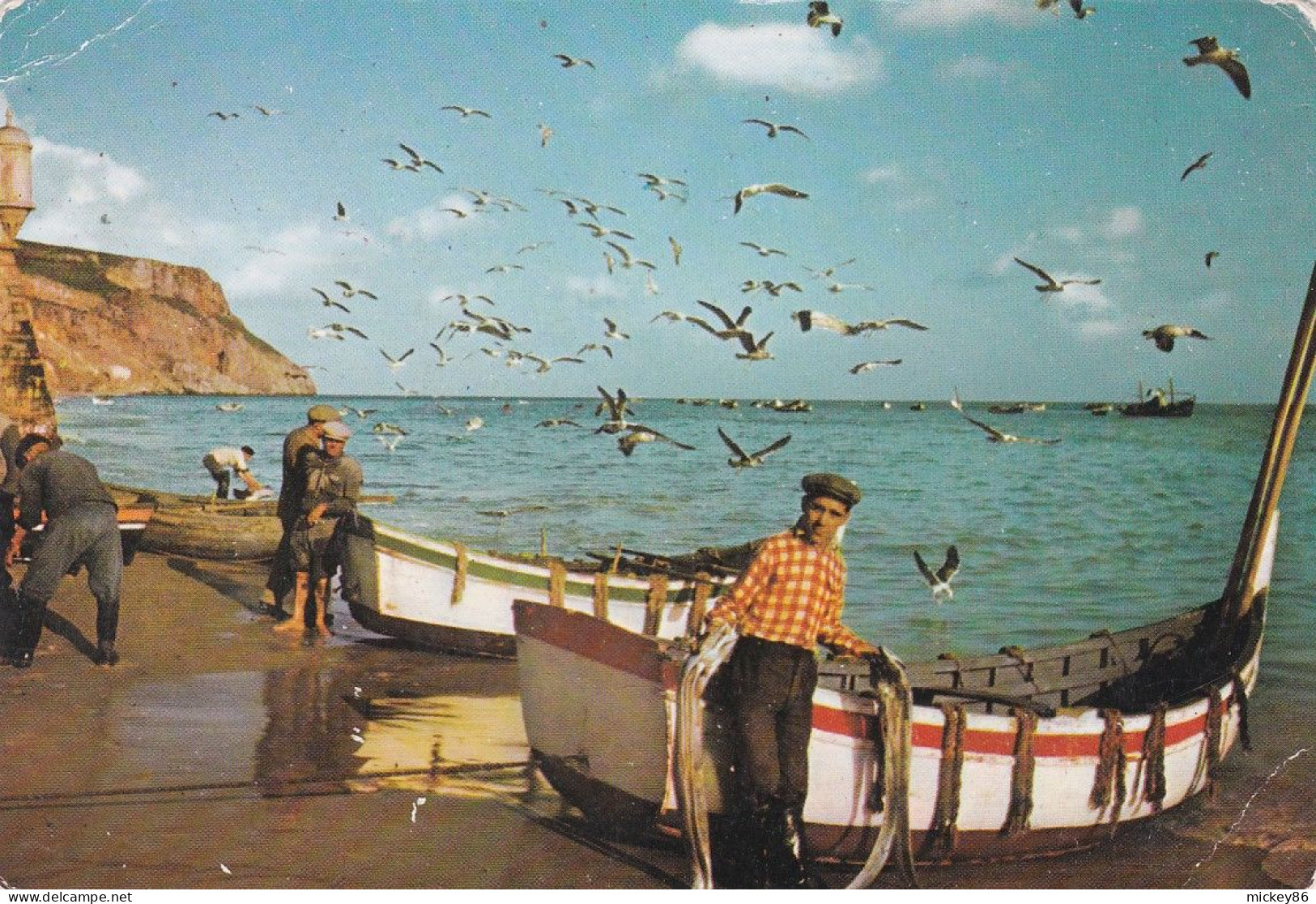 Portugal -- SESIMBRA --Arrivée Du Poisson  (animée , Pêcheurs ) - Setúbal