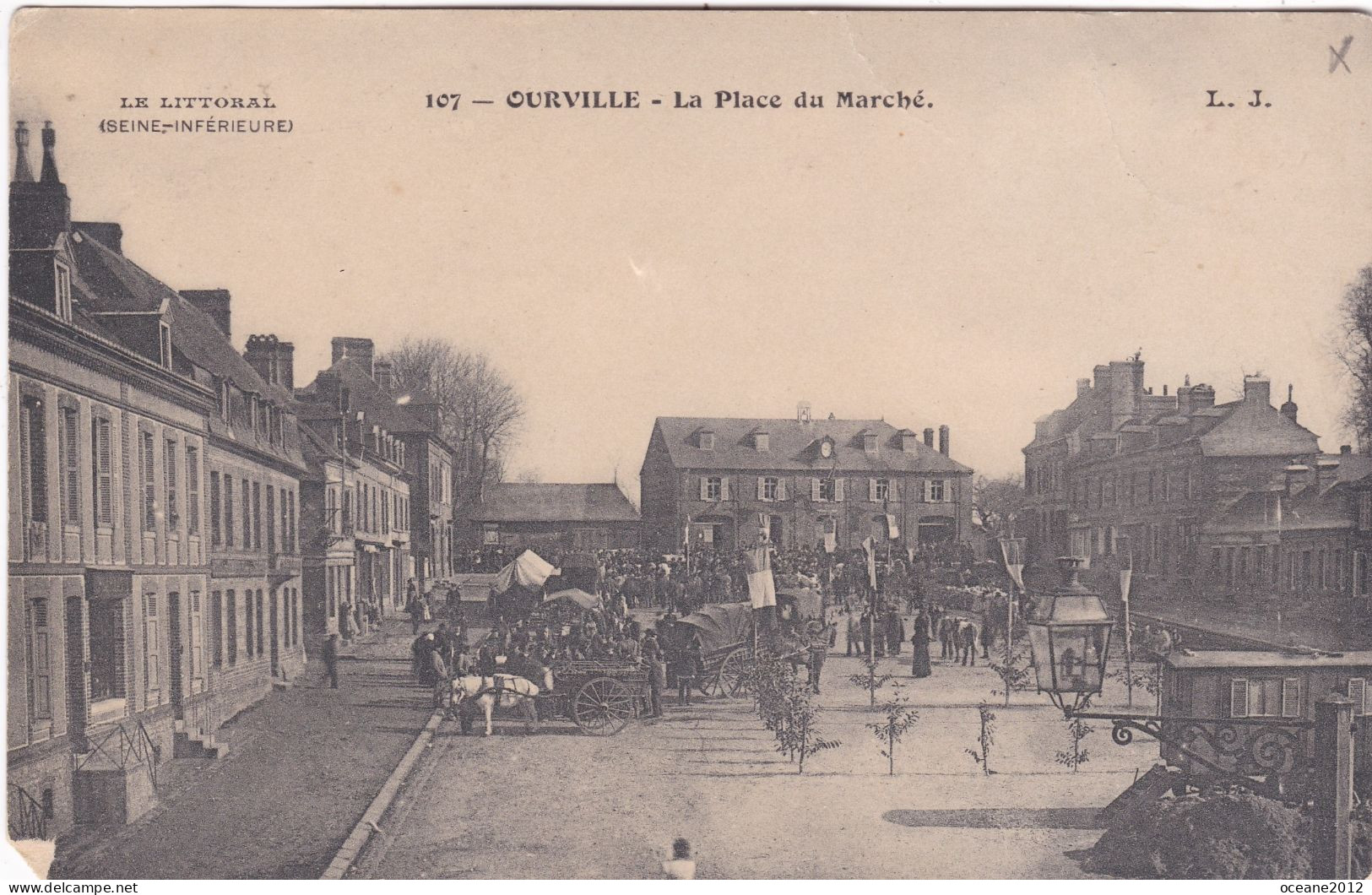 76 Seine Maritime. Ourville En Caux. La Place Du Marché - Ourville En Caux