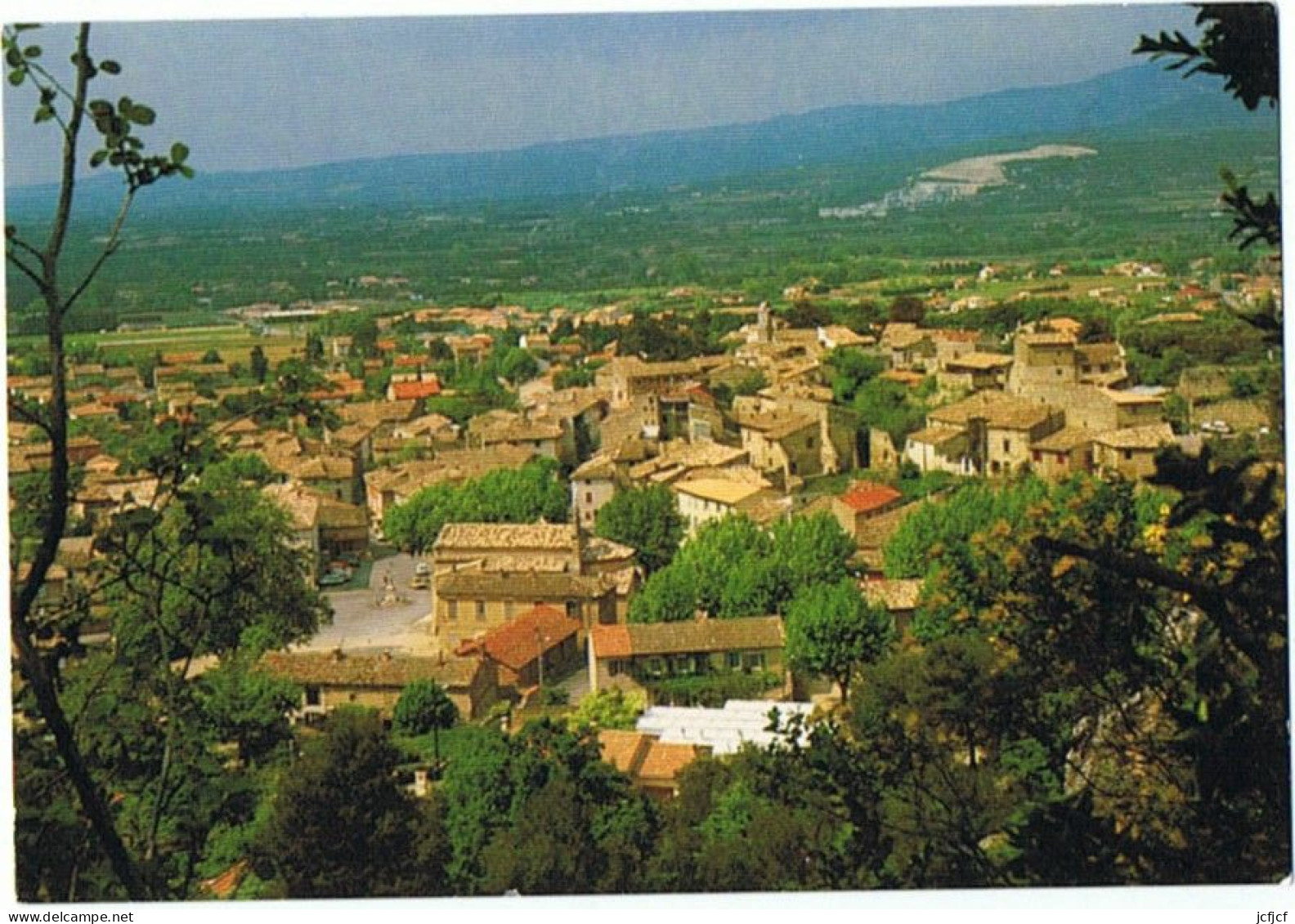 CPM..84..ROBION..VAUCLUSE..AU PIED DE LA MONTAGNE DU LUBERON - Robion