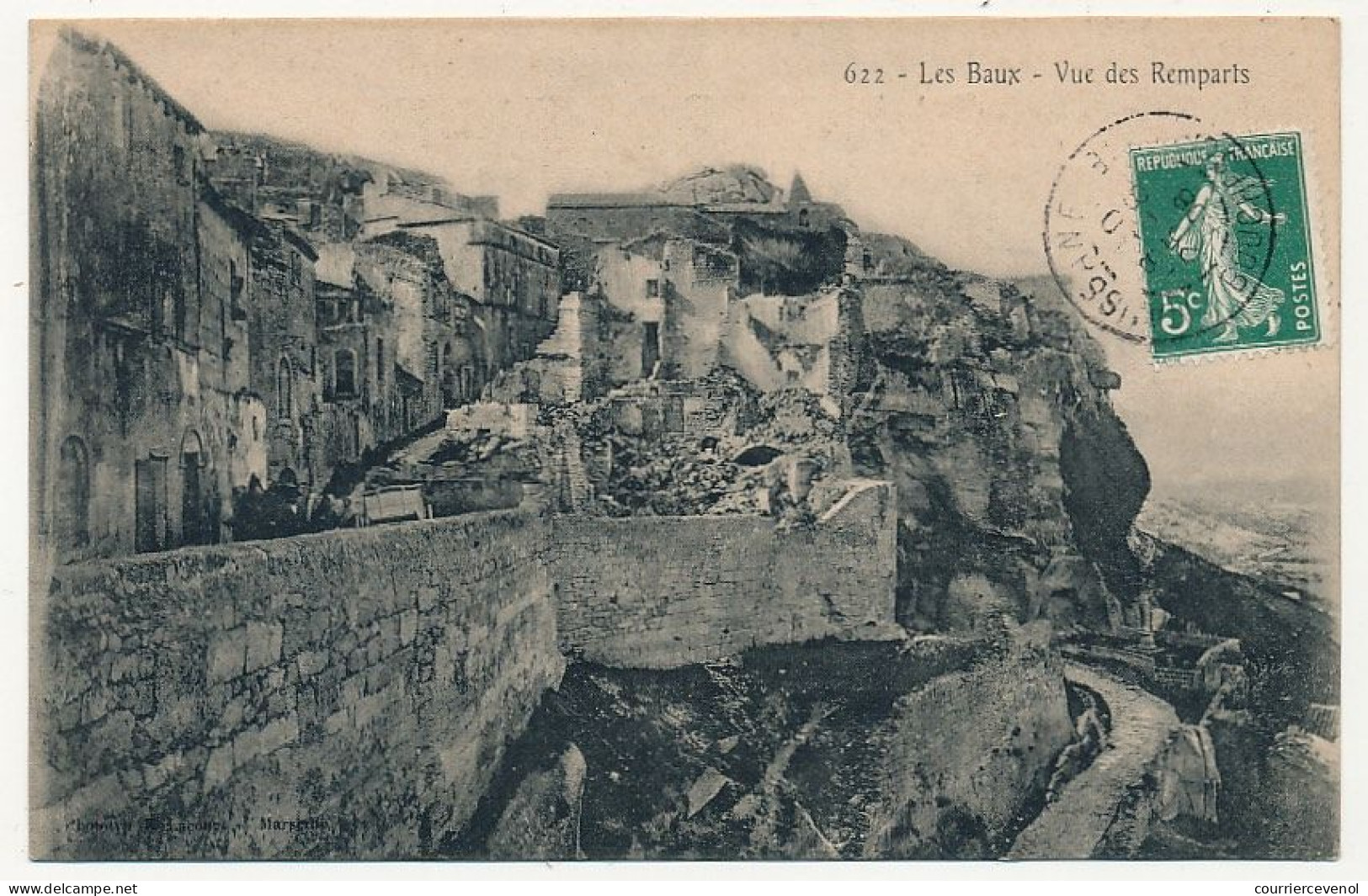 5 CPA - Les BAUX... (B Du R) - Vue Des Remparts, Croisée Historique (Ancien Temple) X2, Tour Sarrazine, Vue D'ensemble - Les-Baux-de-Provence