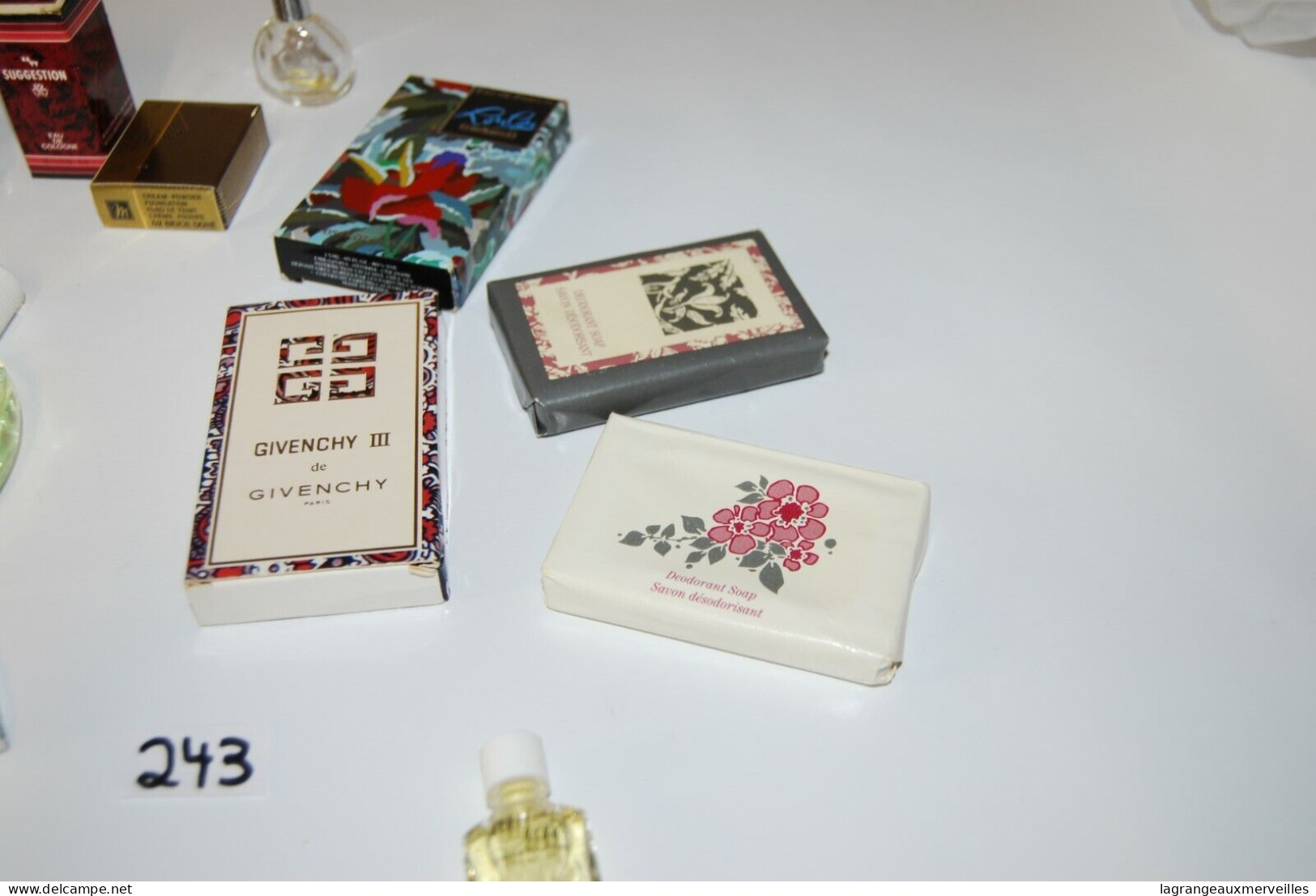 C243 + 15 Objets - Miniatures Parfum - Savon - Beauté - De Collection - Parfumproben - Phiolen