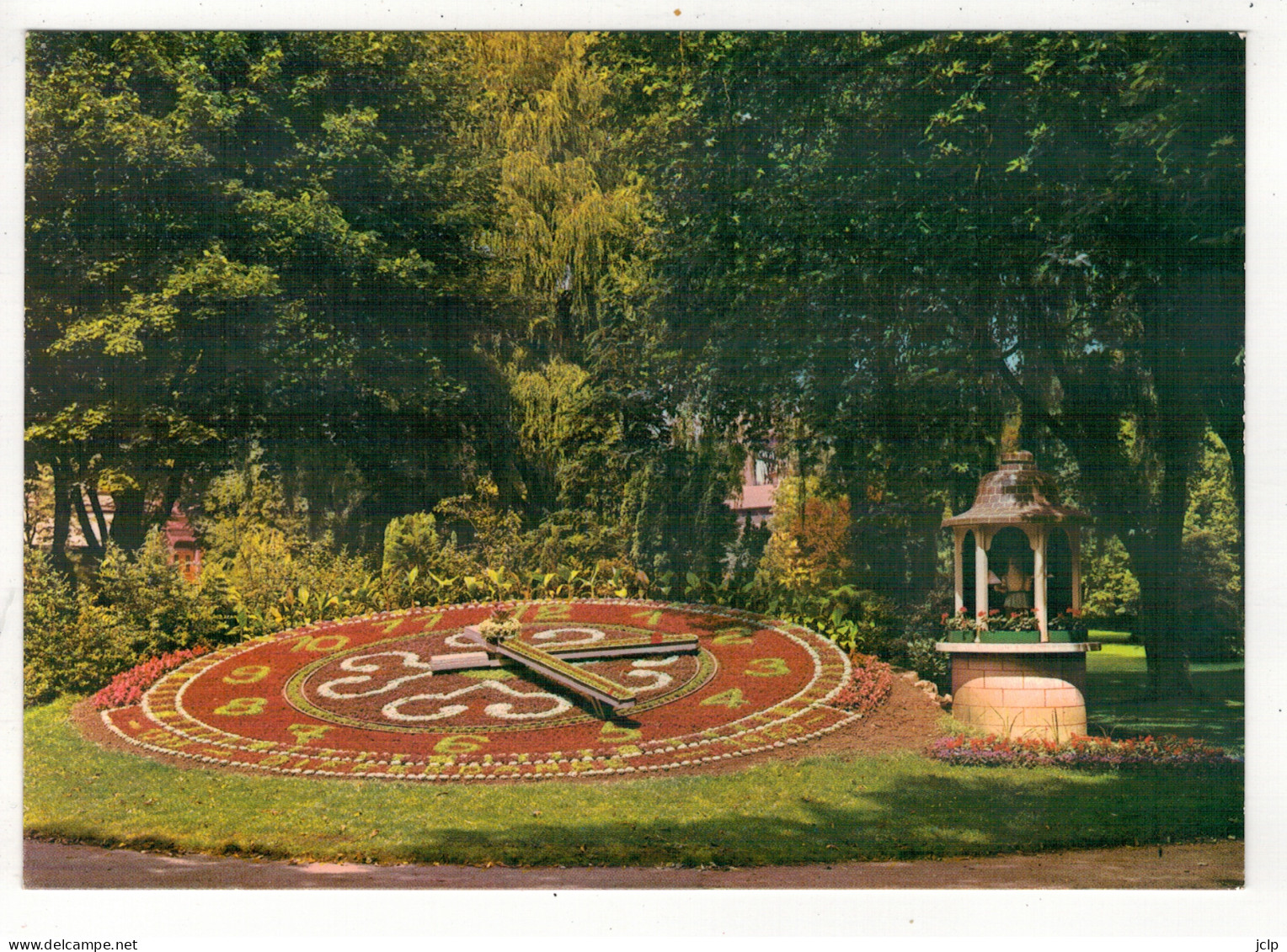 DIFFERDANGE - Horloge Fleurie Au Parc Gerlache.. - Differdange