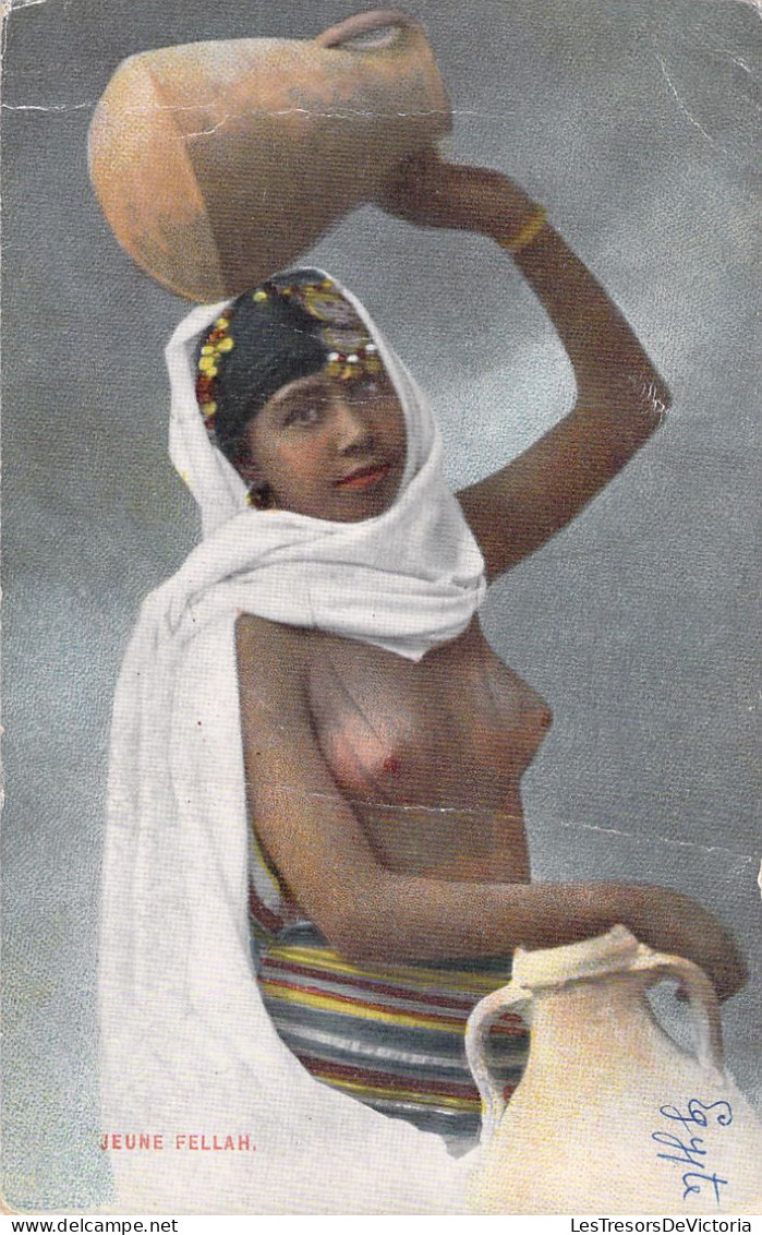 EGYPTE - Jeune Fellah - Jeune Femme Seins Nus Portant Une Cruche Sur Sa Tete- Carte Postale Ancienne - - Personnes