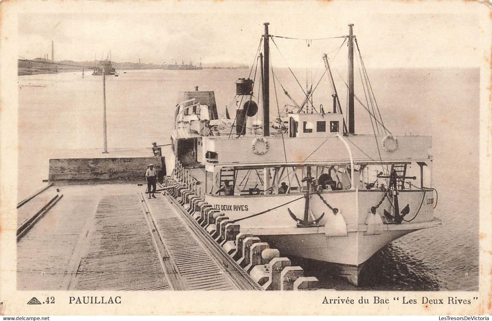 FRANCE - Pauillac - Arrivée Du Bac "Les Deux Rives" - Carte Postale Ancienne - Pauillac