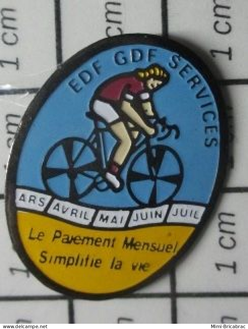 1518b Pin's Pins / Beau Et Rare / EDF GDF / SERVICE VELO CYCLISTE LE PAIEMENT MENSUEL SIMPLIFIE LA VIE - EDF GDF