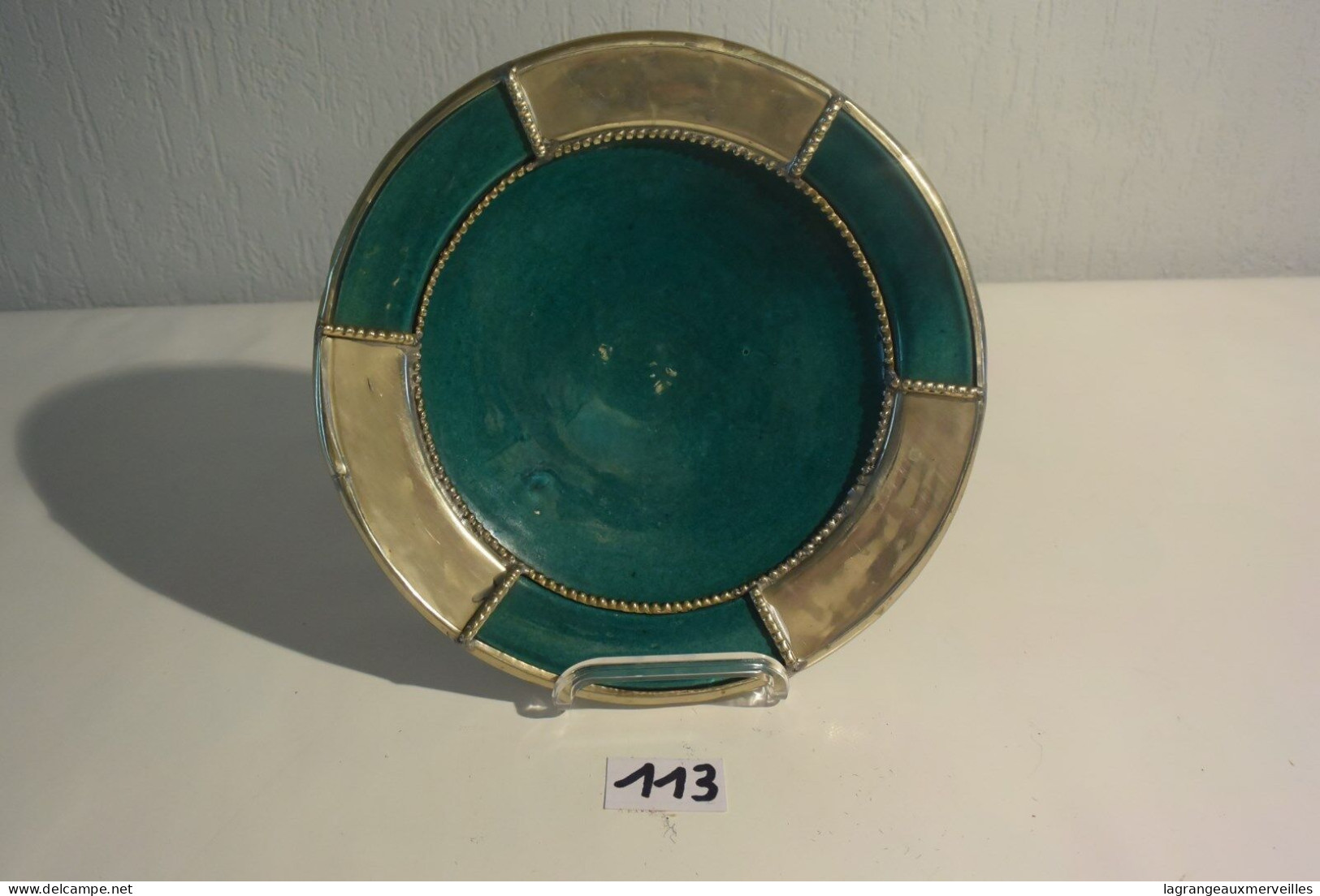 C113 Assiette De Style Orientale En Pâte Rouge - Oriental Art