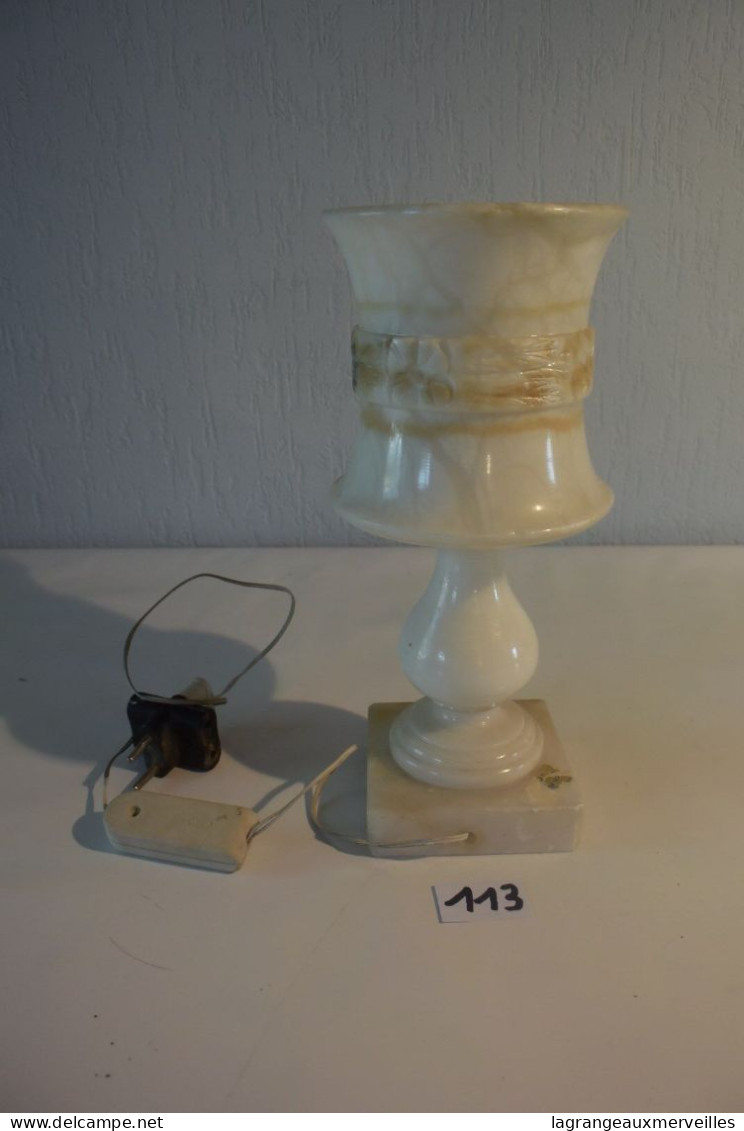 C113 Lampe En Albâtre De Belle Facture - Lámparas Y Arañas