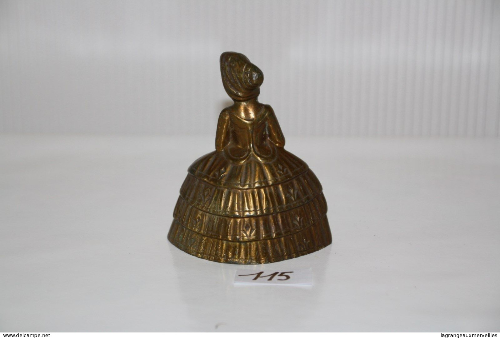 C115 Mini Cloche En Forme De Demoiselle Bronze Ou Autre - Glocken