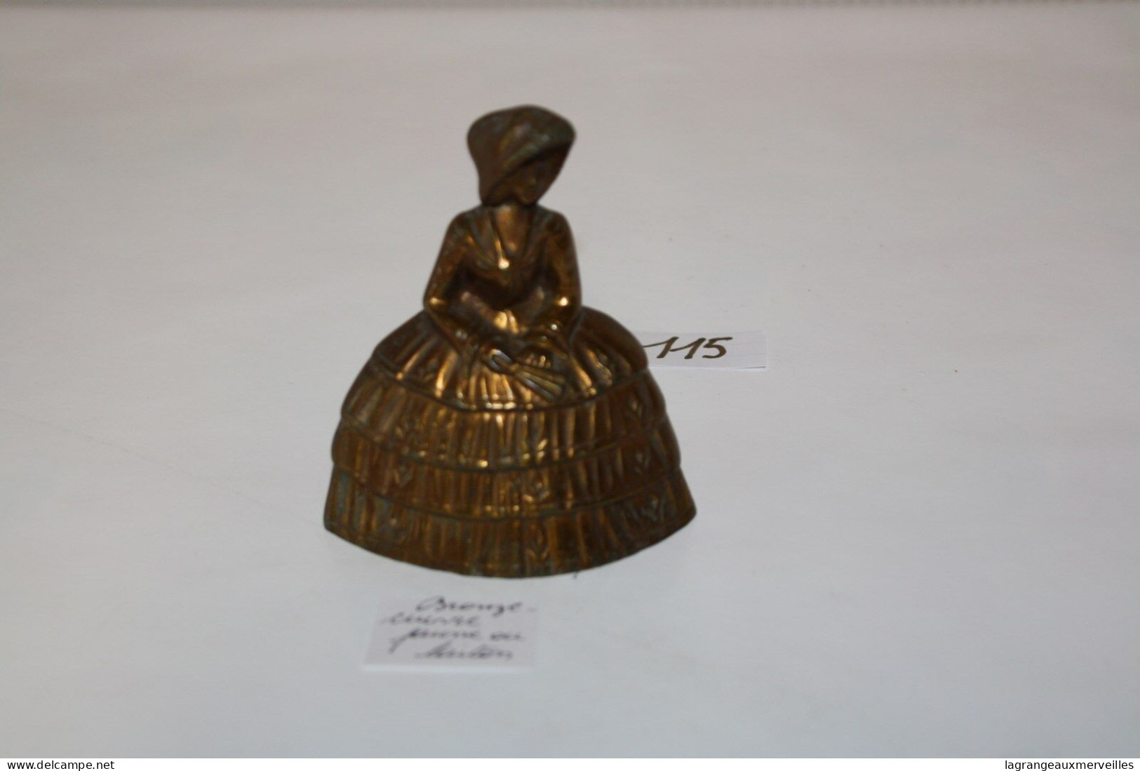 C115 Mini Cloche En Forme De Demoiselle Bronze Ou Autre - Cloches