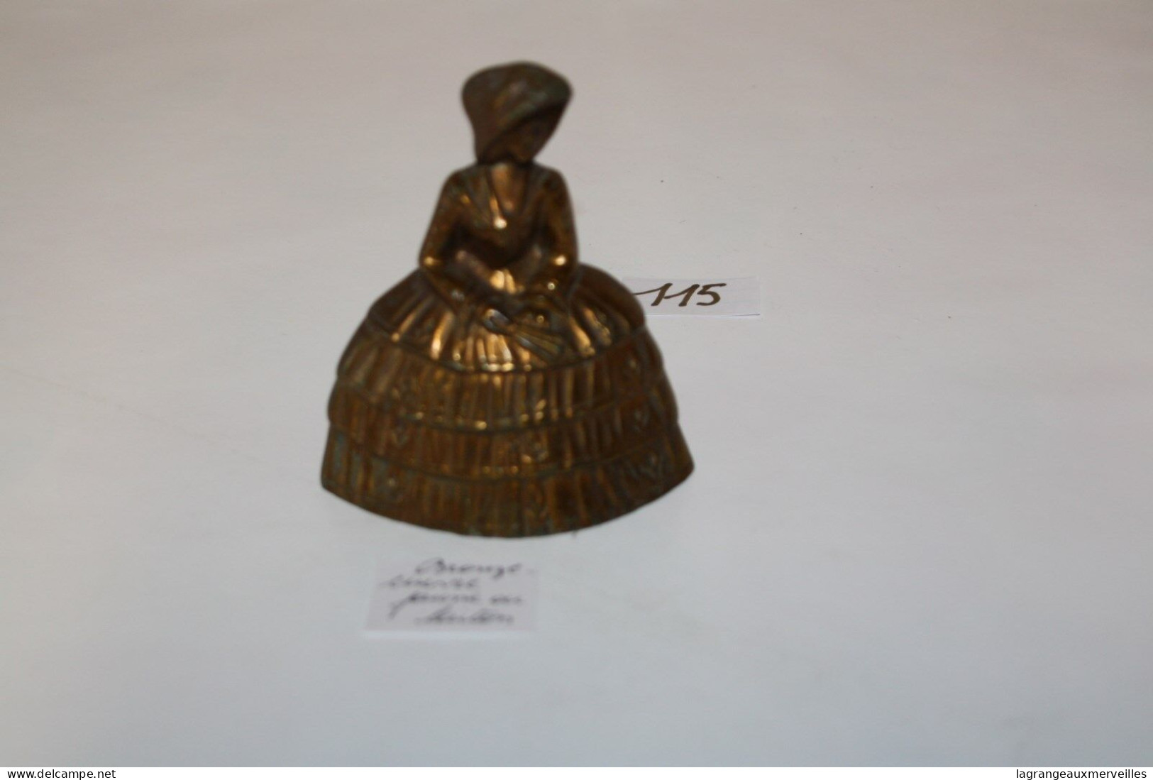 C115 Mini Cloche En Forme De Demoiselle Bronze Ou Autre - Bells