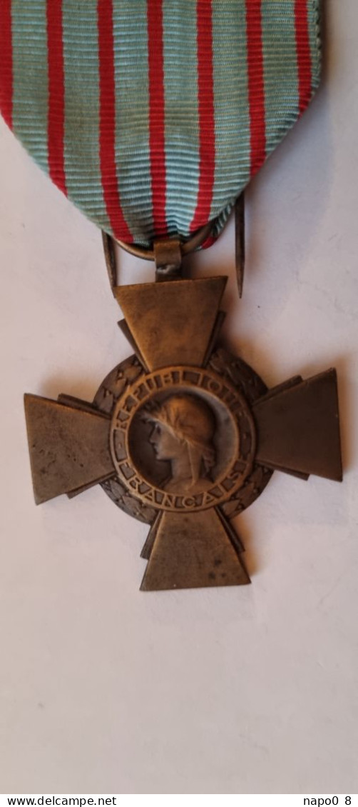 Croix Du Combattant Modèle 1914 - 1918 ( Décret Du 28 Juin 1930 ) - France