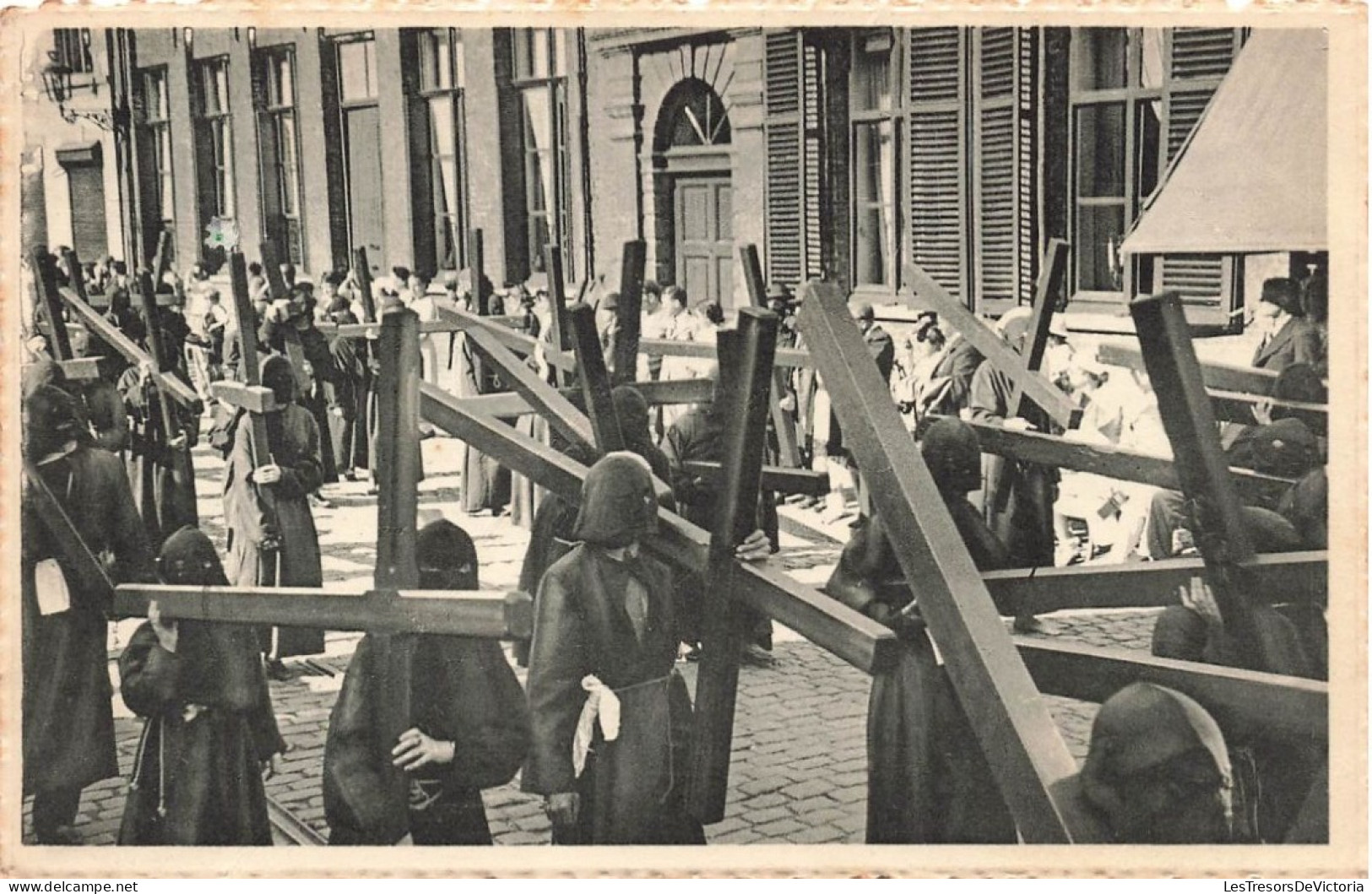 BELGIQUE - Procession De Pénitence De Furnes  - Pénitents Portant Des Croix - Animé - Carte Postale Ancienne - Veurne