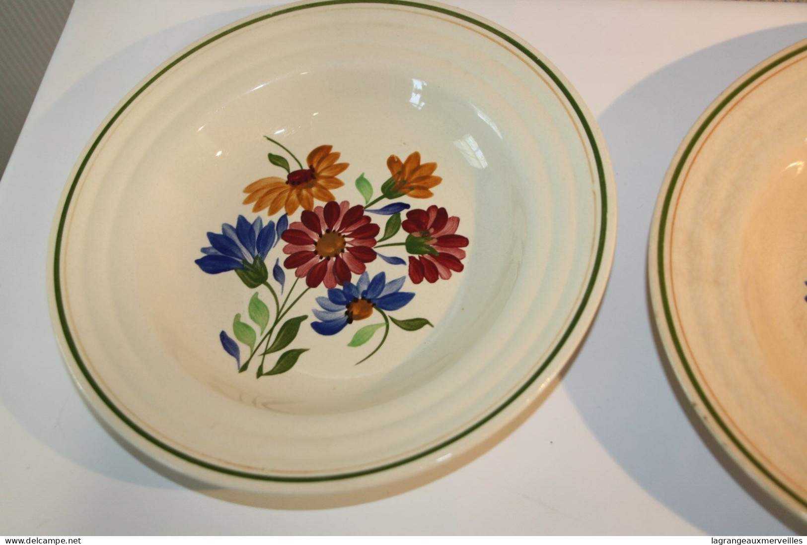 C116 3 Assiettes Décor Floral Boch Keramis La Louvière - Boch (BEL)