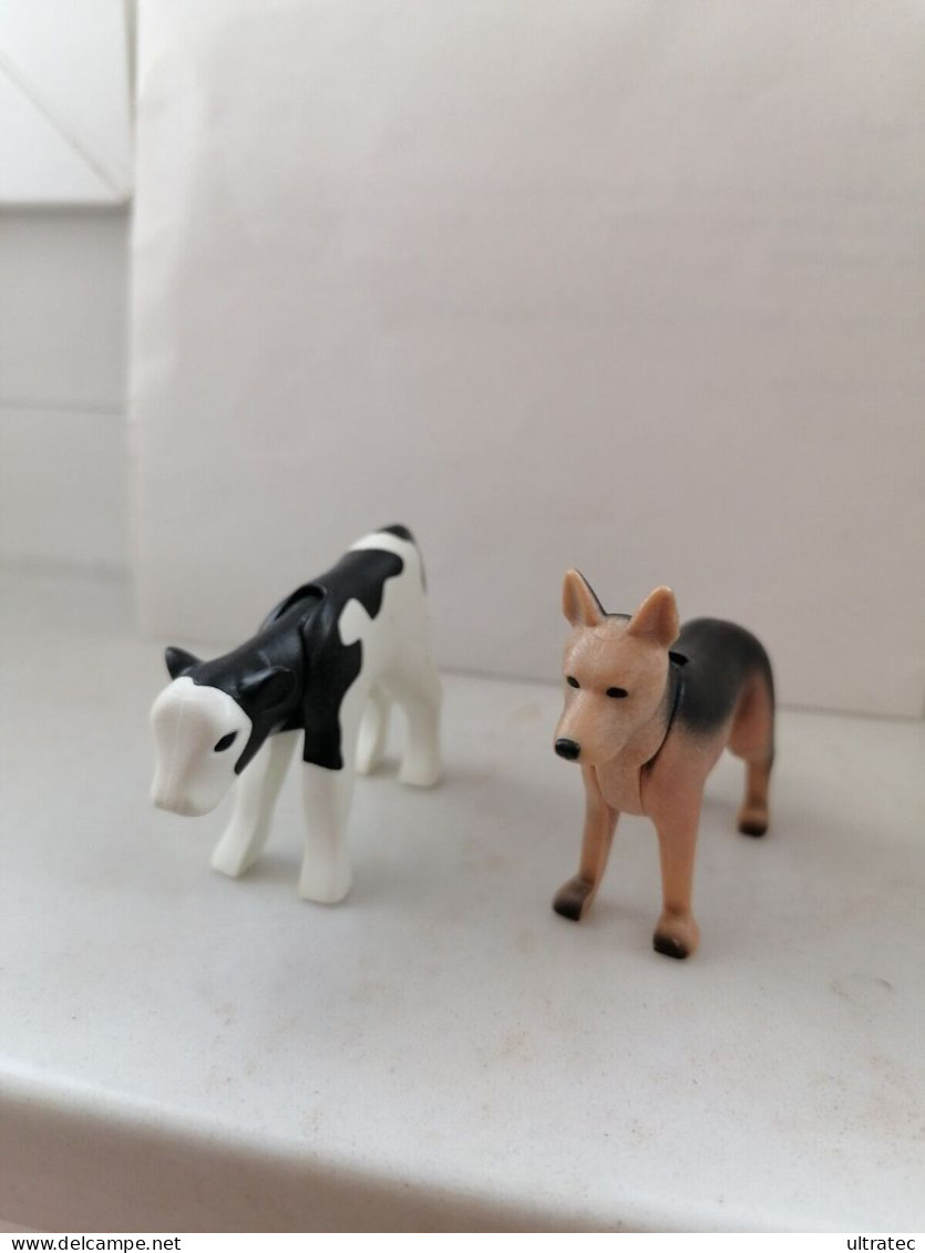 2x Playmobil Bauernhof Figuren Tiere  Schäferhund & Kuh, Kalb  Sehr Guter Zustand  Höhe Beide Ca 4cm - Playmobil