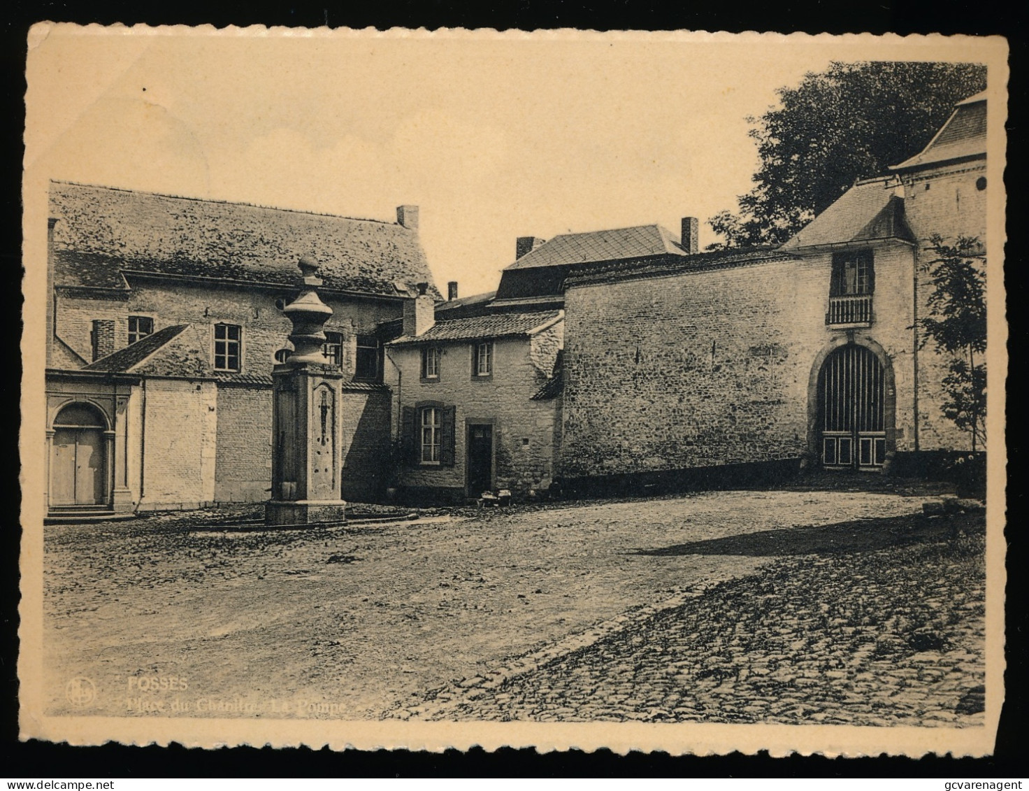 FOSSES  PLACE DU CHAPITRE LA POMPE    2 SCANS - Fosses-la-Ville